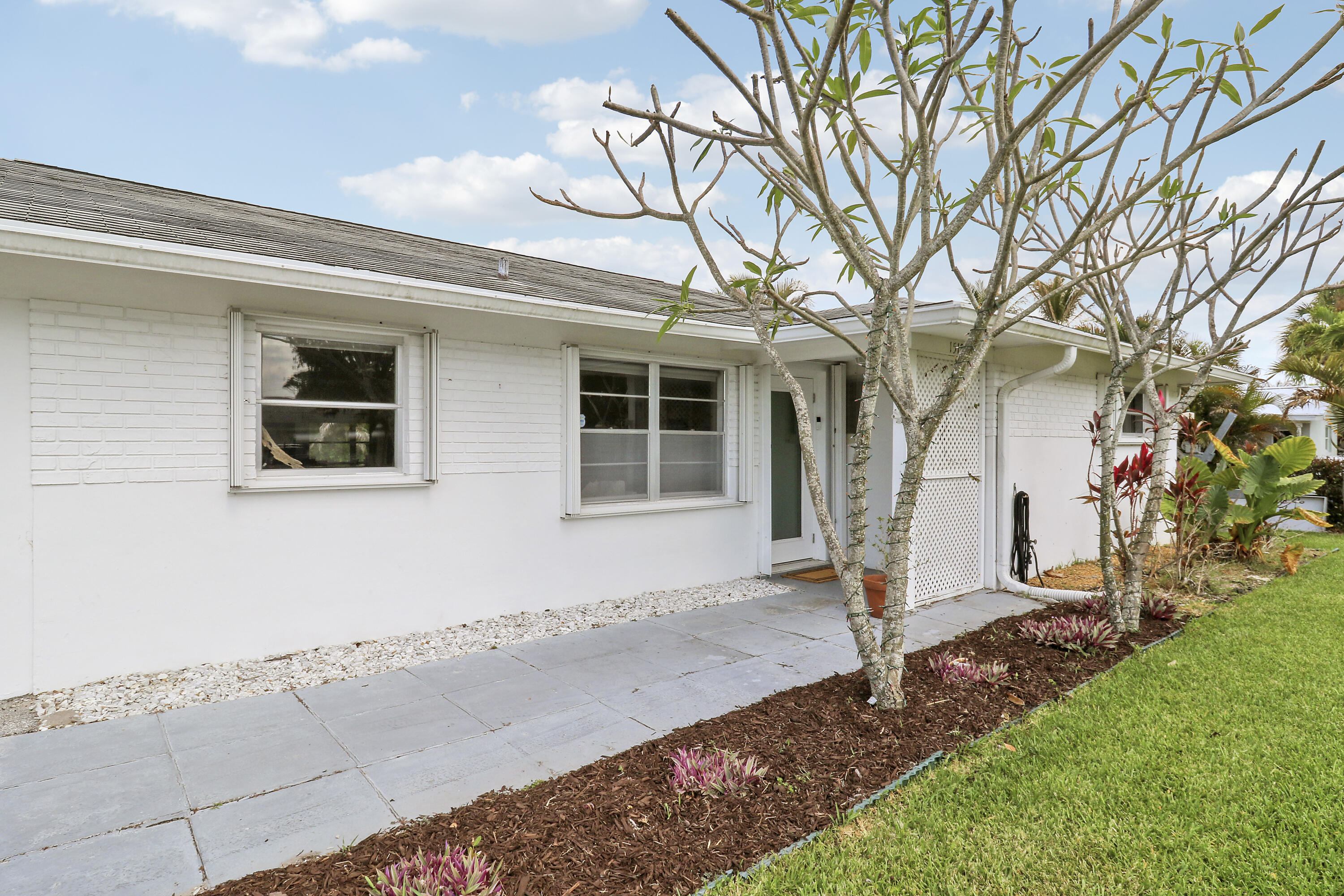 RIVERSIDE DRIVE PARK SEC A - Residential Lease