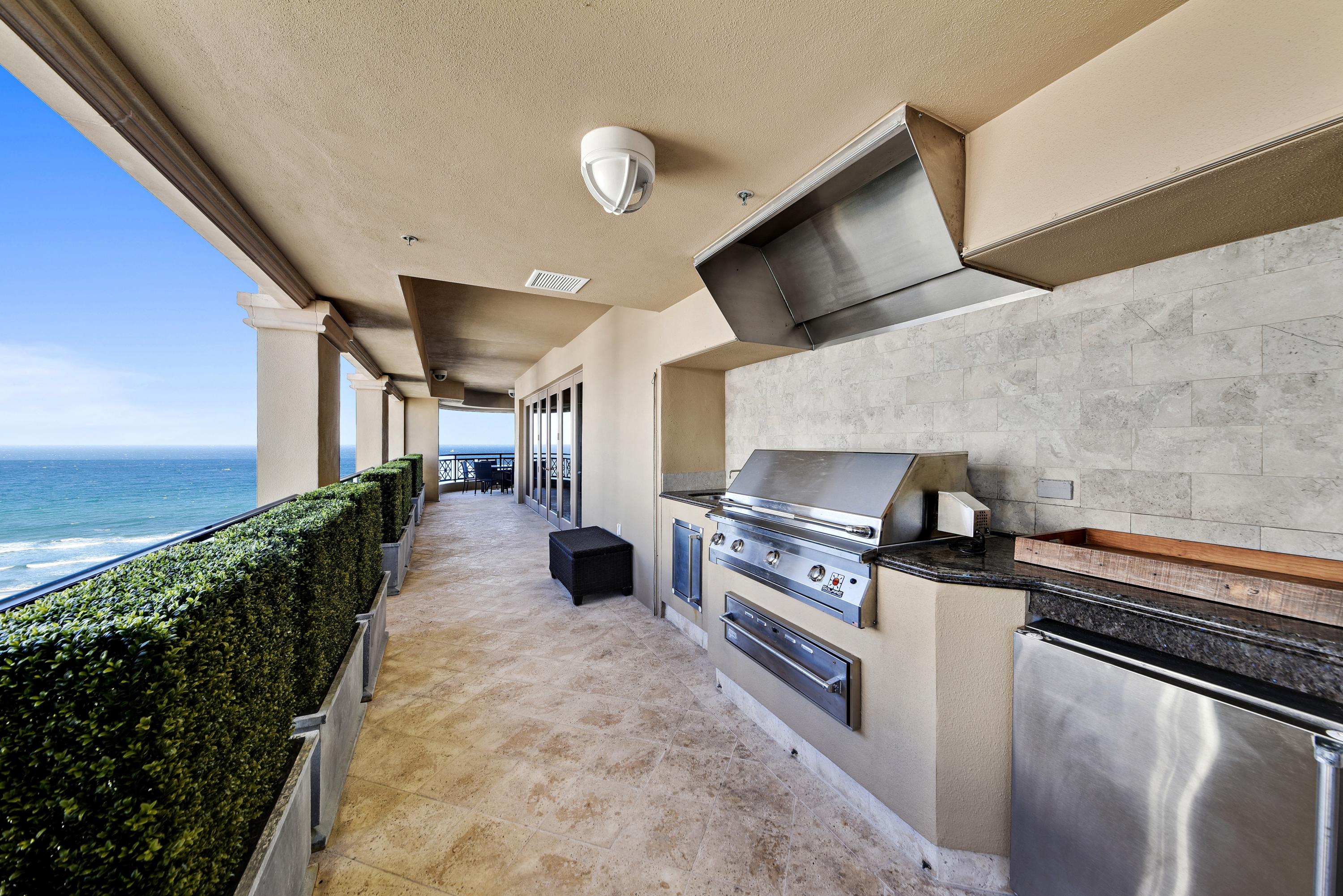 Luxuria - Residential