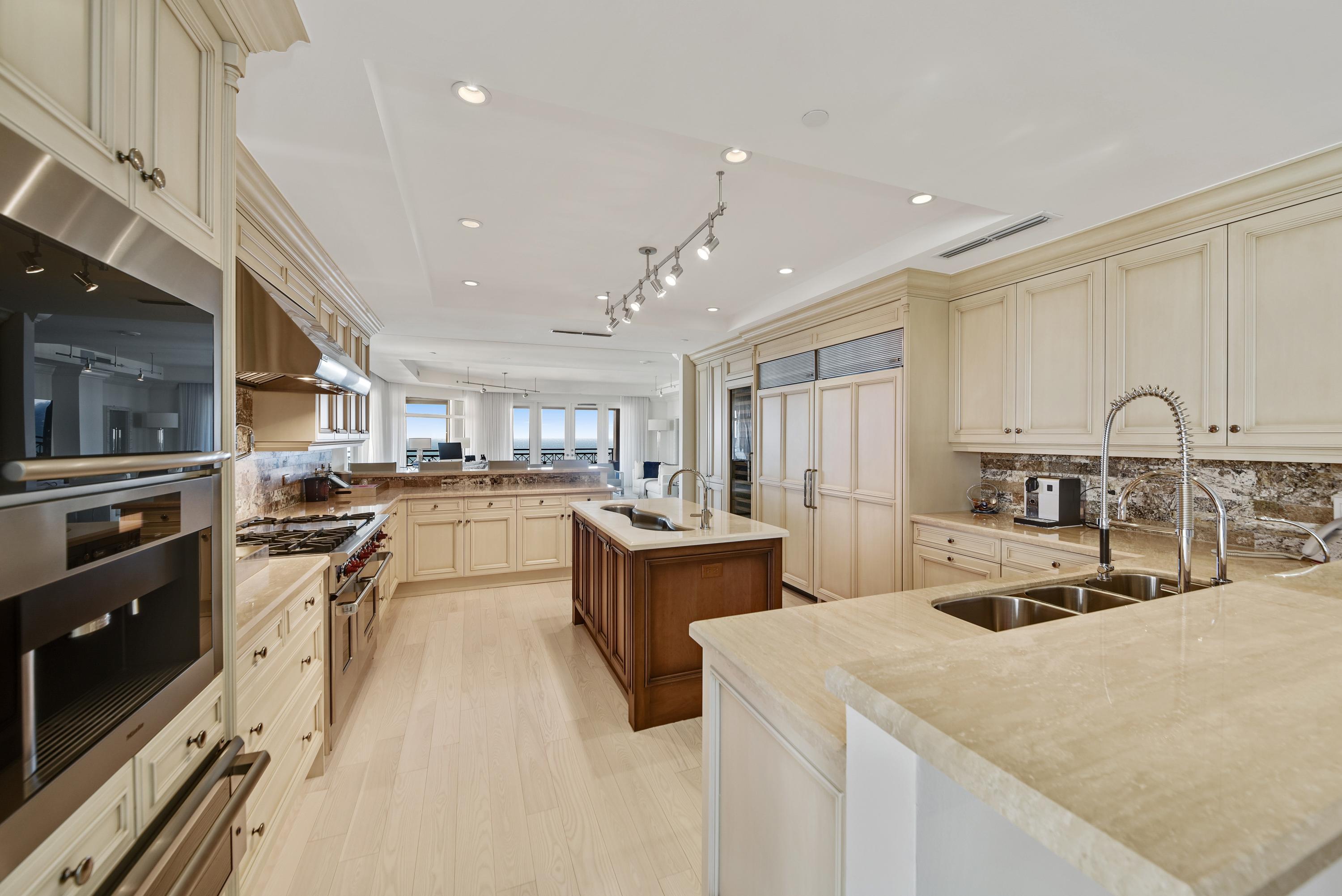 Luxuria - Residential
