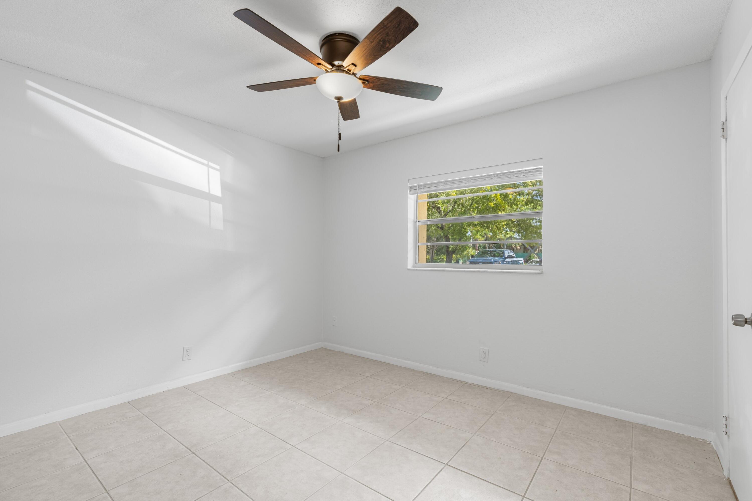 TRAILS END VILLAS INC - Residential Lease
