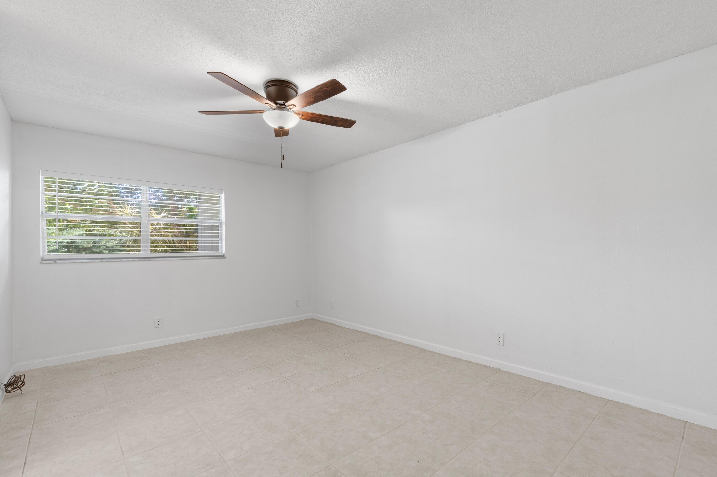TRAILS END VILLAS INC - Residential Lease