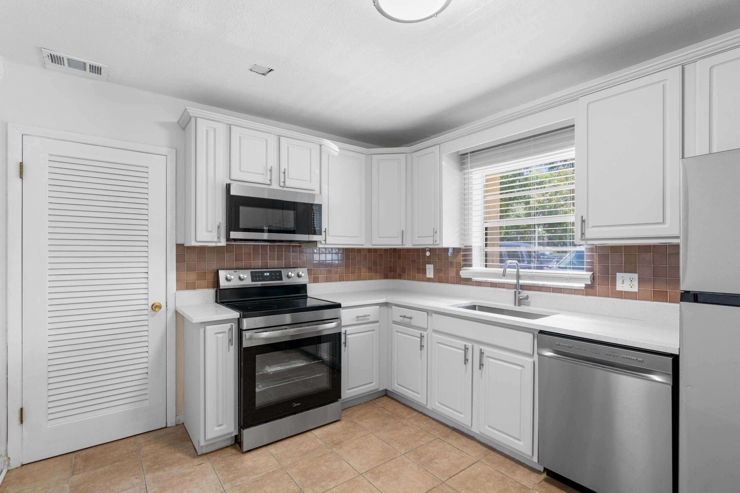 TRAILS END VILLAS INC - Residential Lease