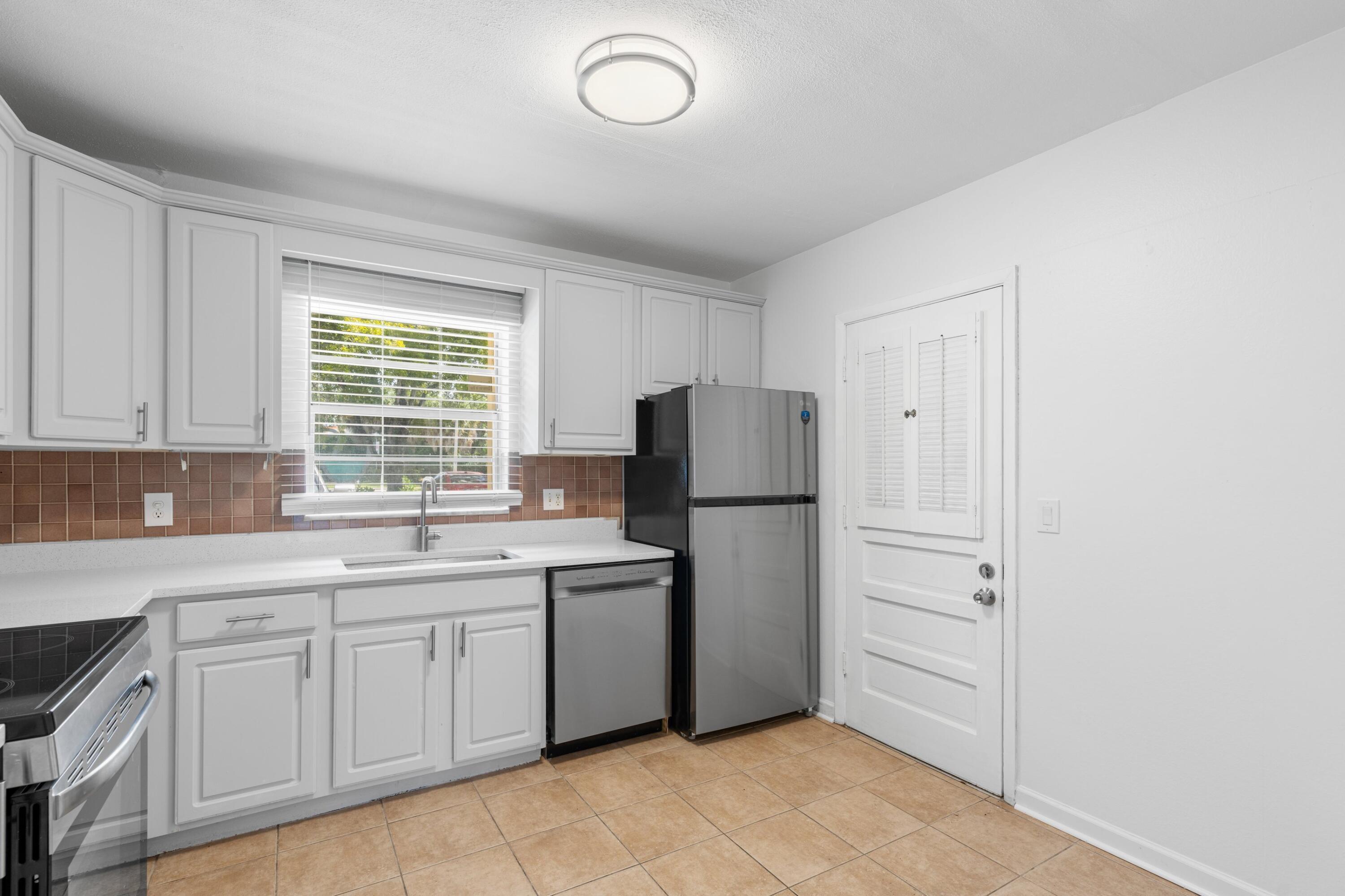 TRAILS END VILLAS INC - Residential Lease