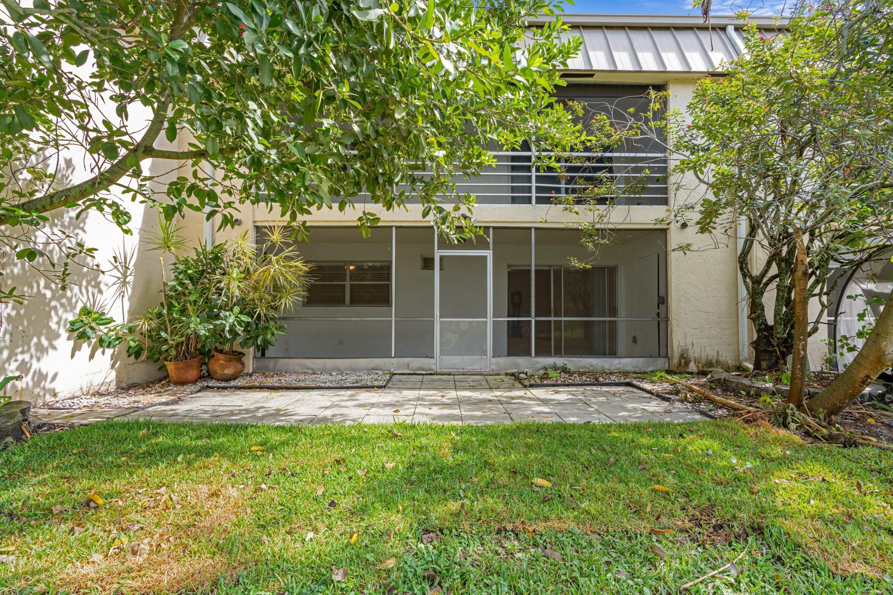 TRAILS END VILLAS INC - Residential Lease