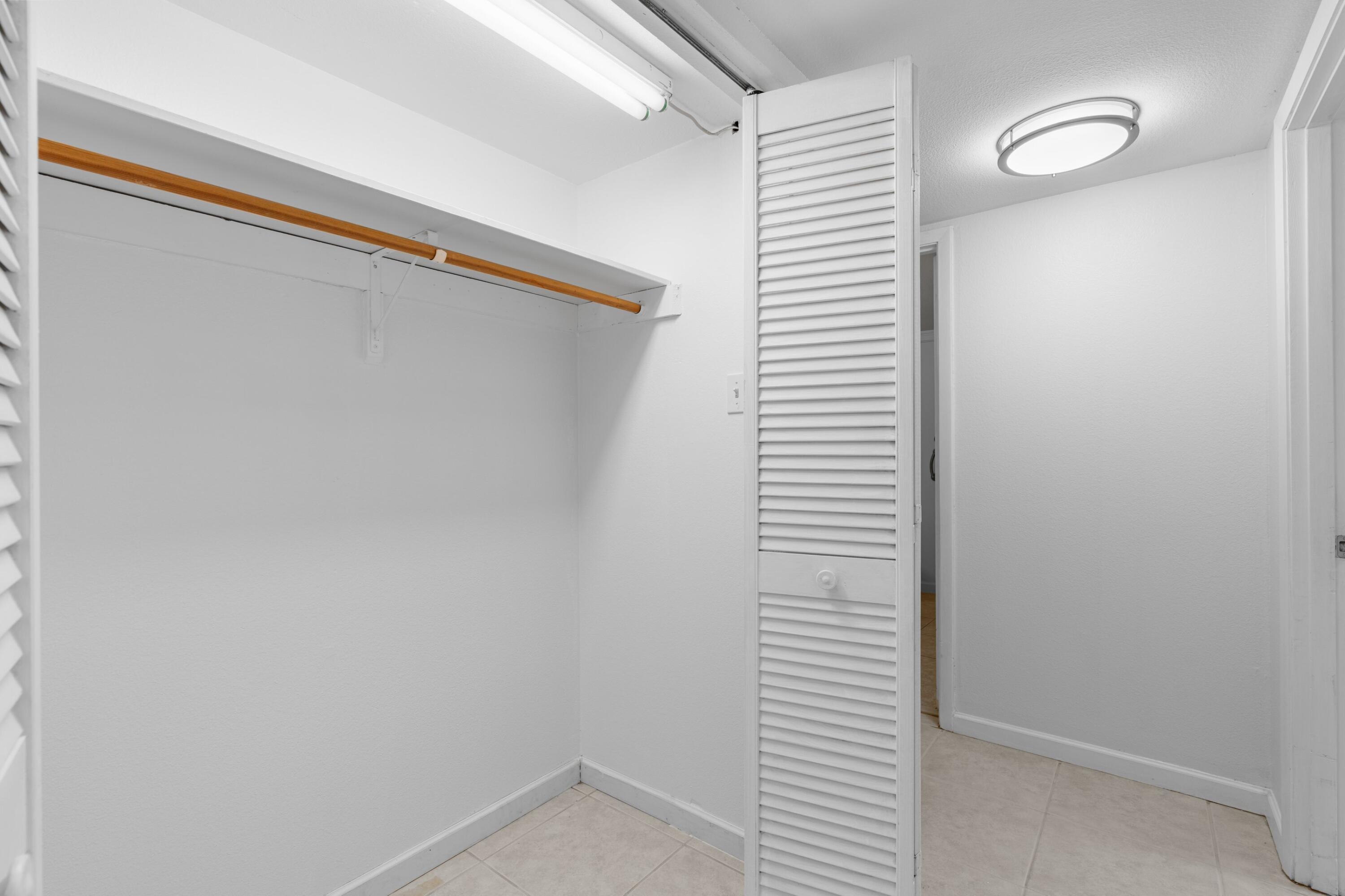 TRAILS END VILLAS INC - Residential Lease