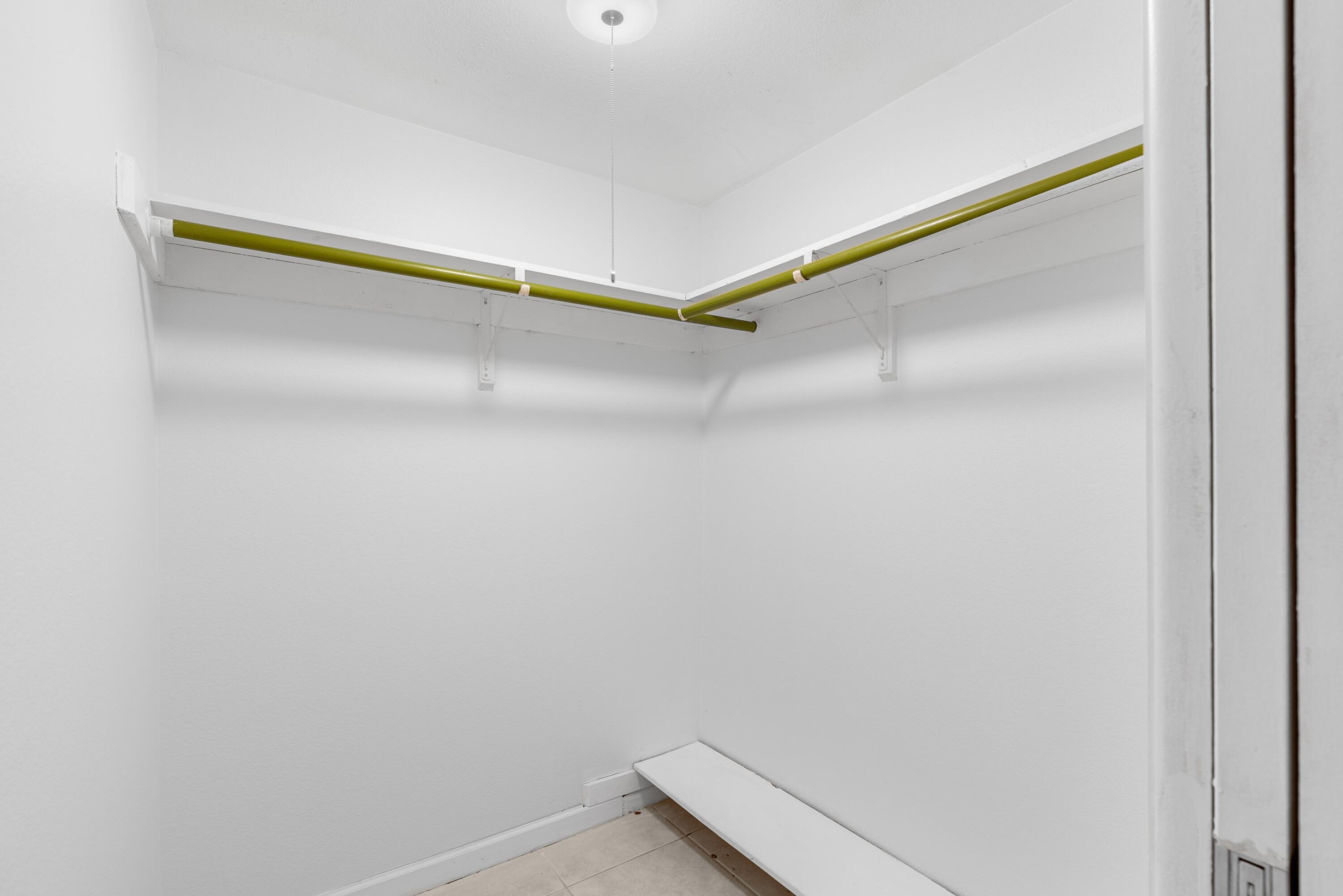 TRAILS END VILLAS INC - Residential Lease