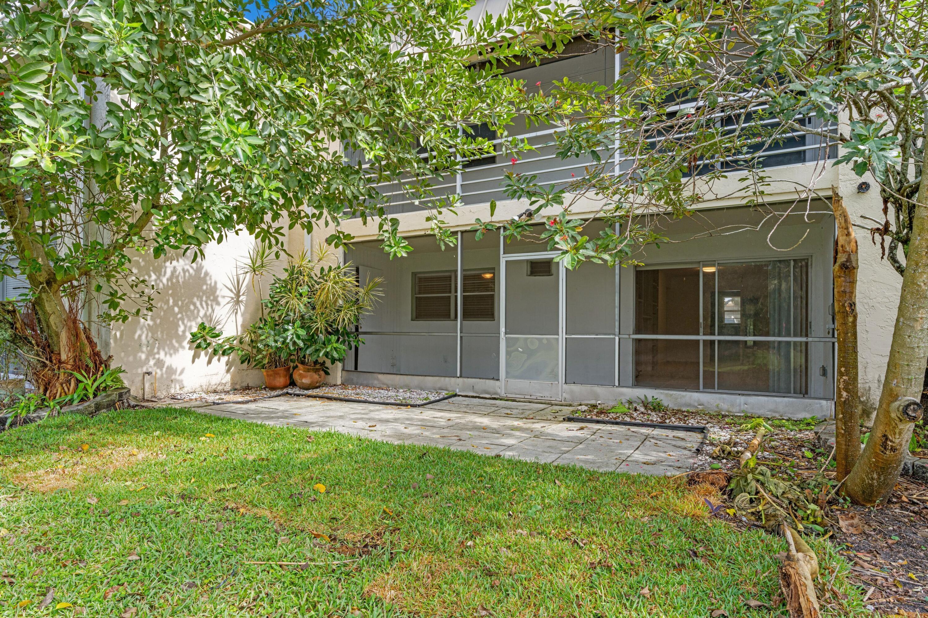 TRAILS END VILLAS INC - Residential Lease