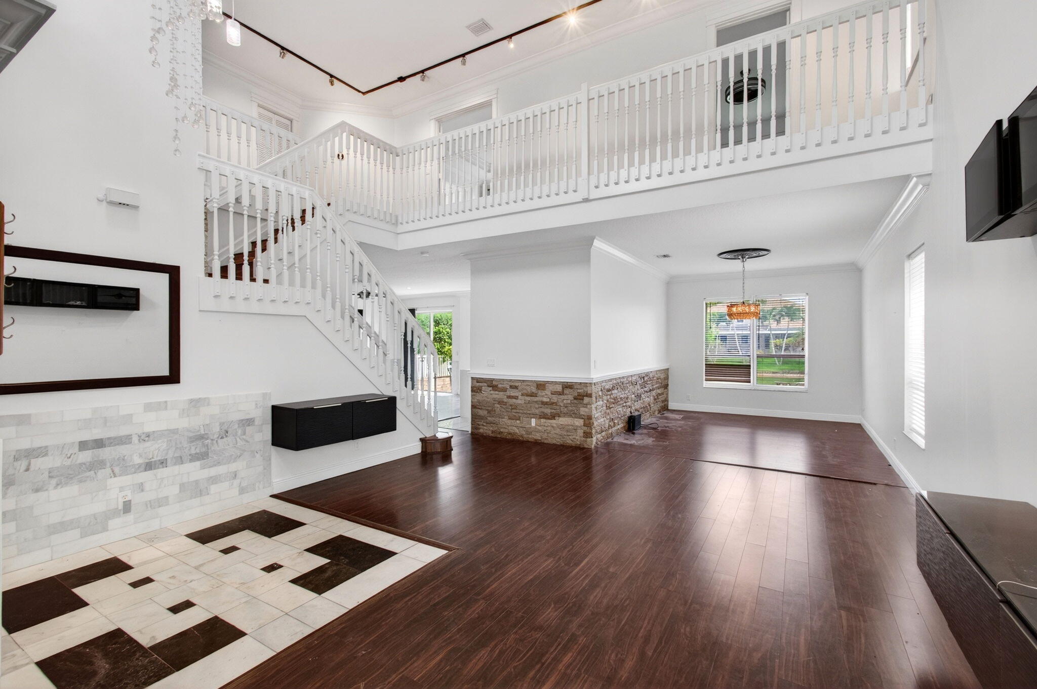 WESTCHESTER LAKES 155-47 - Residential