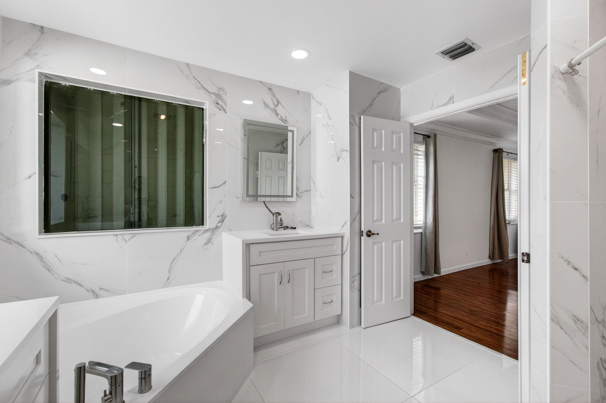 WESTCHESTER LAKES 155-47 - Residential