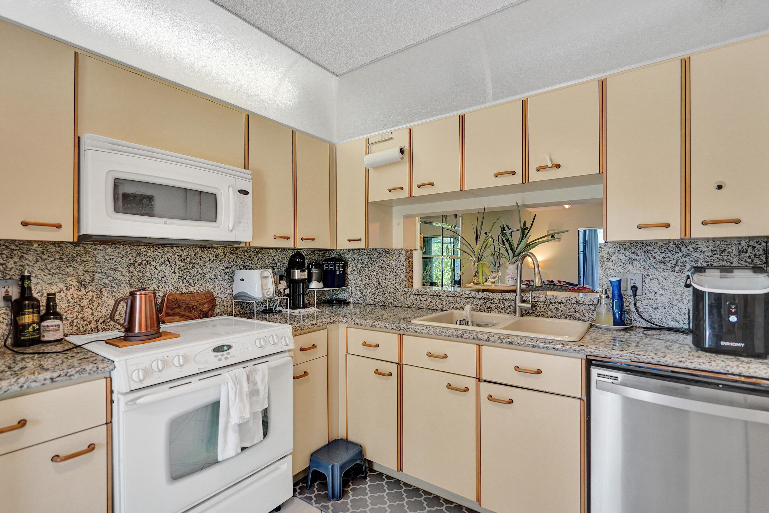 SAN REMO GOLF & TENNIS CLUB CONDO - Residential