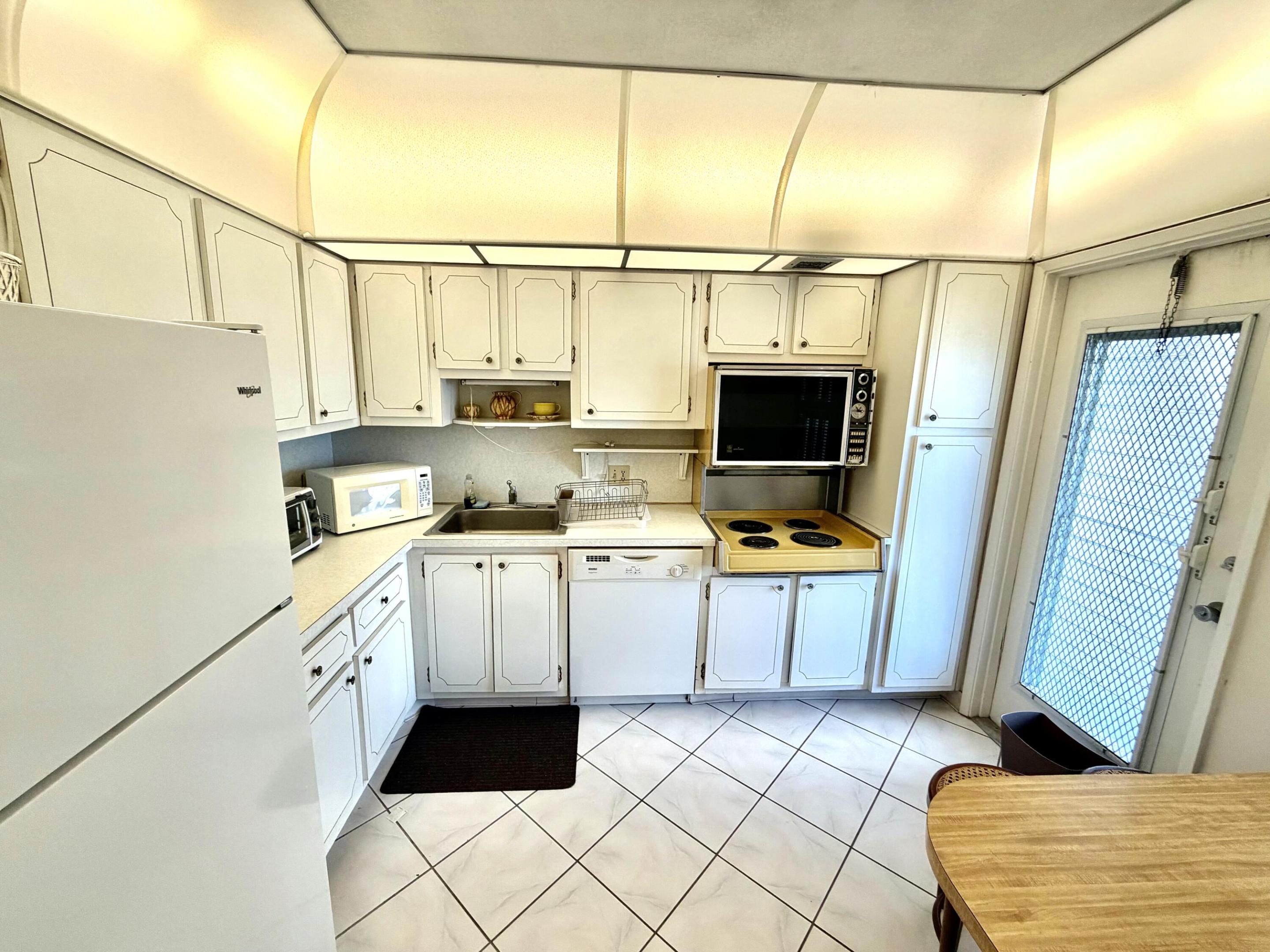 NO 10 PALM-AIRE COUNTRY CLUB - Residential