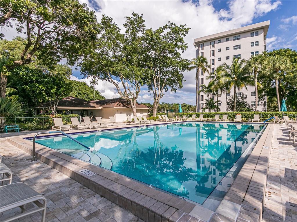 NO 10 PALM-AIRE COUNTRY CLUB - Residential