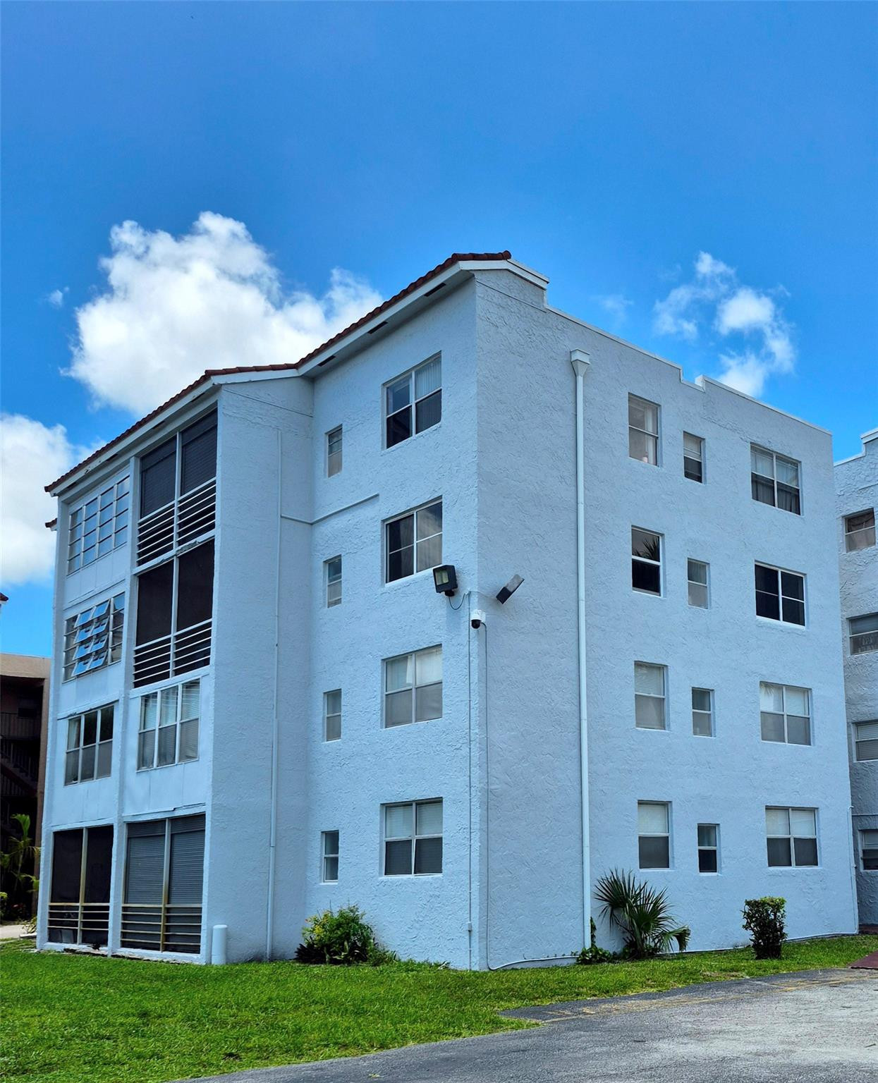 SOMERSET AT LAUDERDALE - Residential