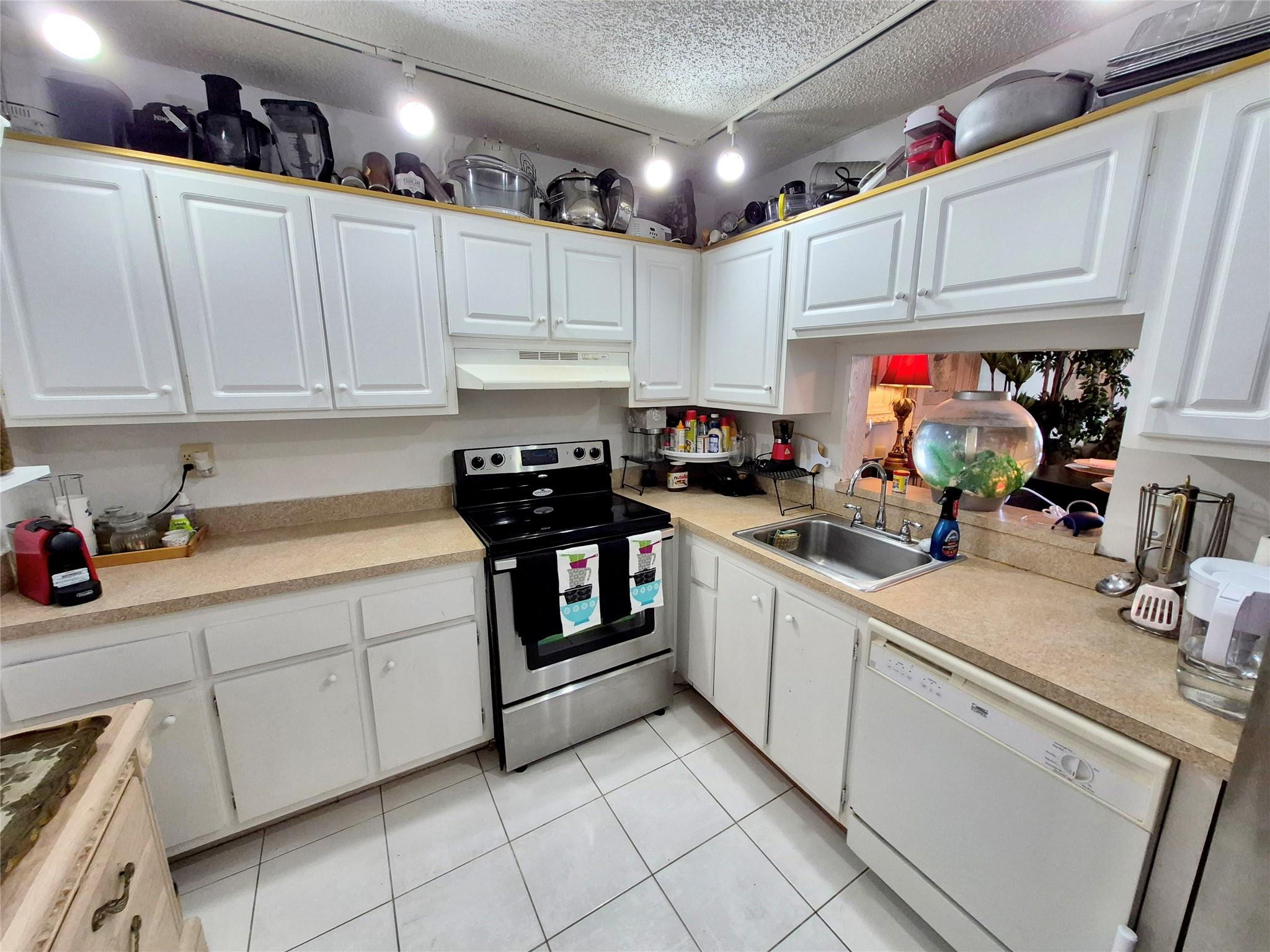 SOMERSET AT LAUDERDALE - Residential