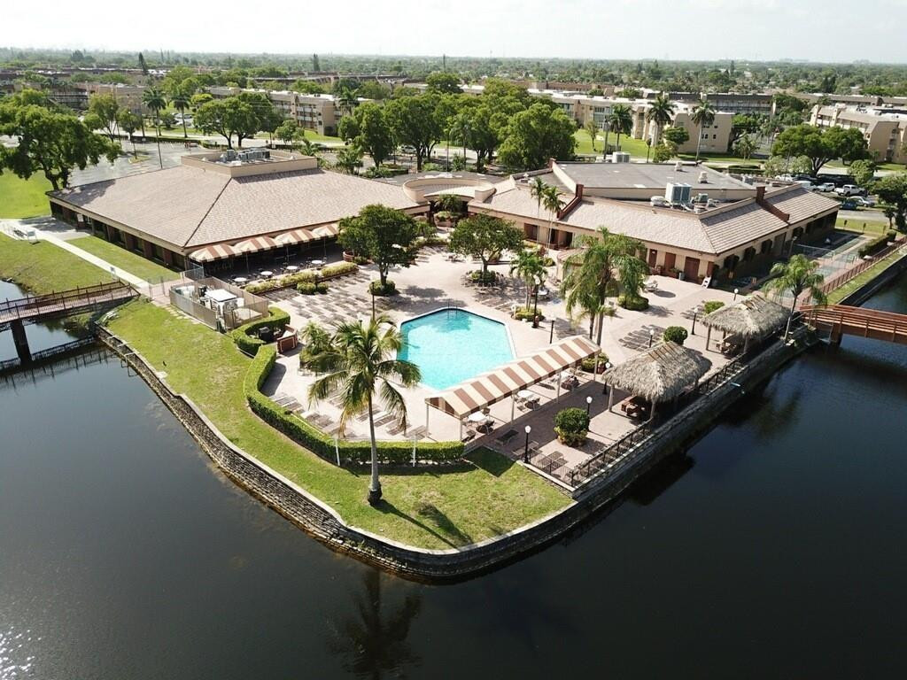 SUNRISE LAKES PHASE IV - Residential
