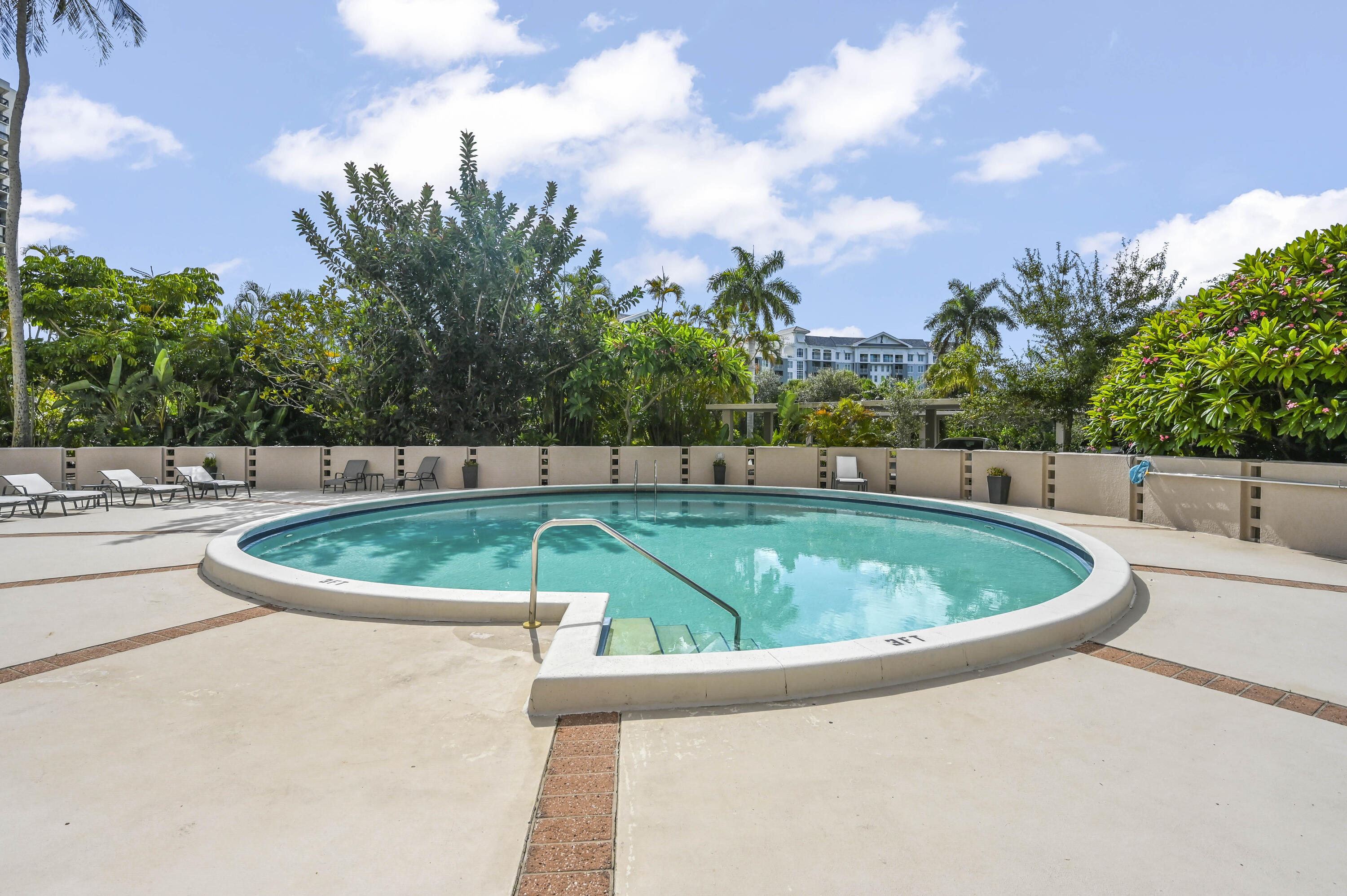 LANDS OF THE PRESIDENT CONDO 7 - Residential