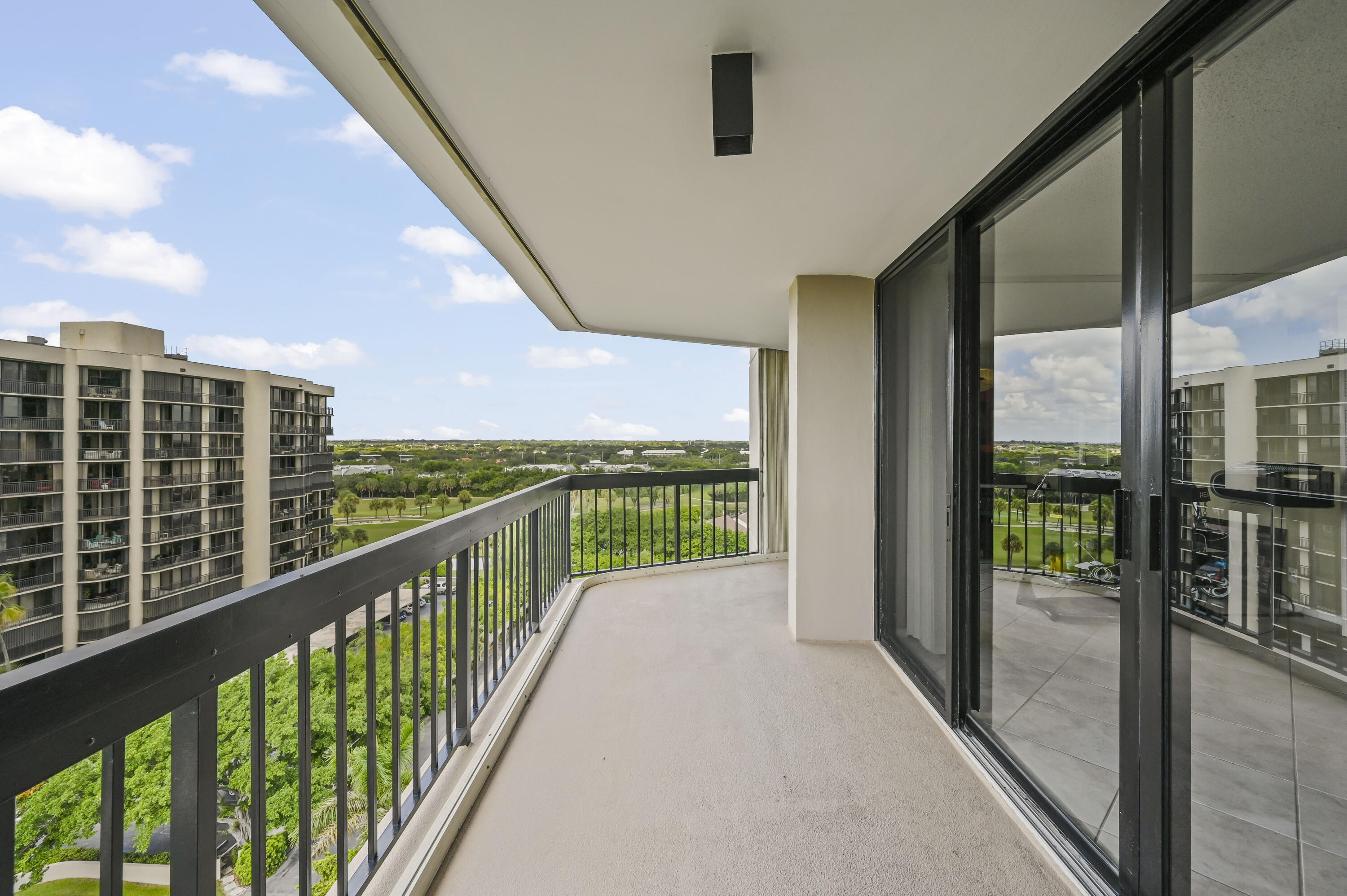 LANDS OF THE PRESIDENT CONDO 7 - Residential