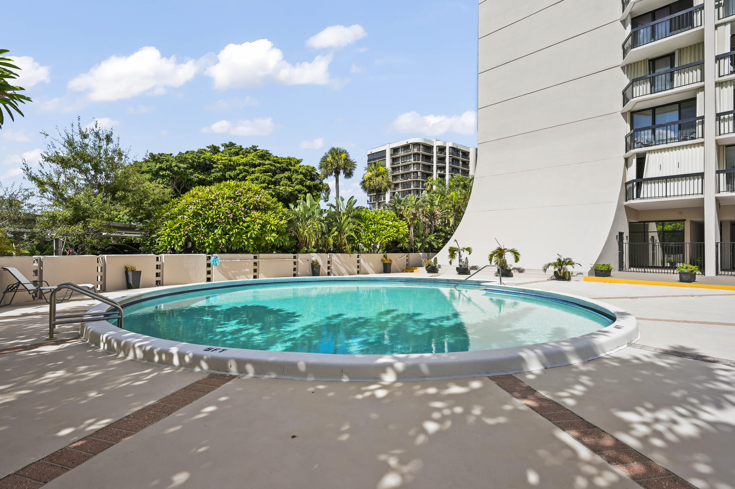 LANDS OF THE PRESIDENT CONDO 7 - Residential