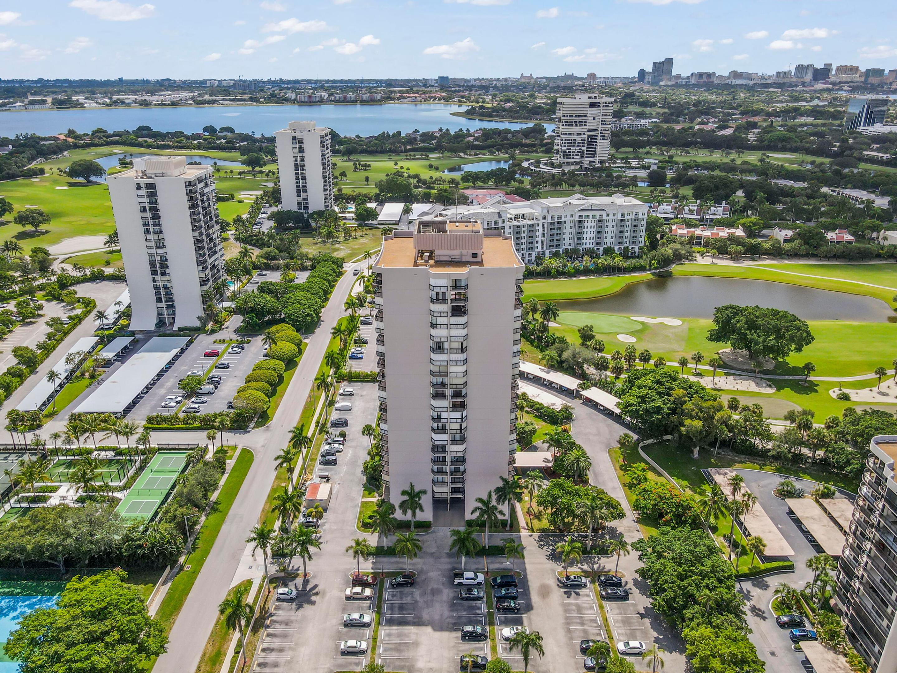 LANDS OF THE PRESIDENT CONDO 7 - Residential