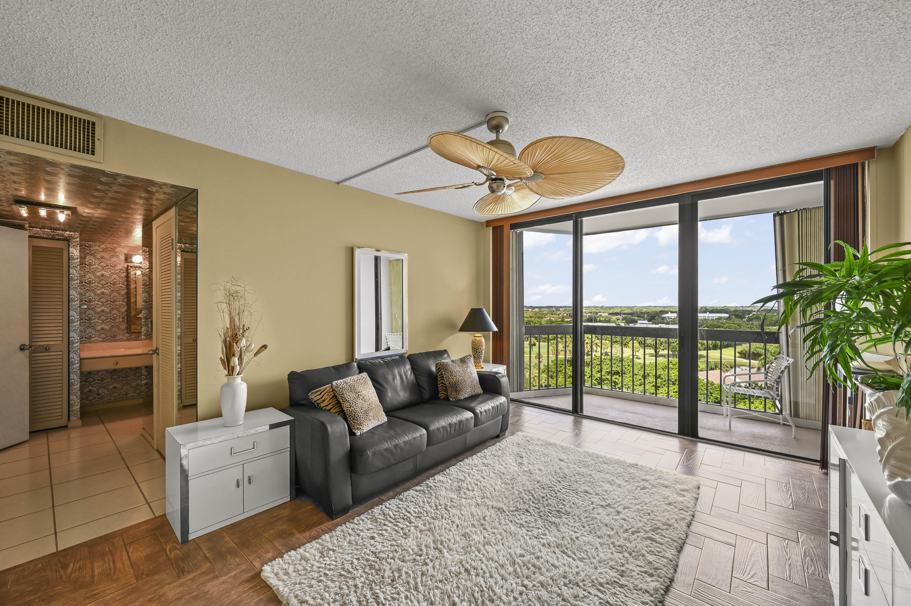 LANDS OF THE PRESIDENT CONDO 7 - Residential