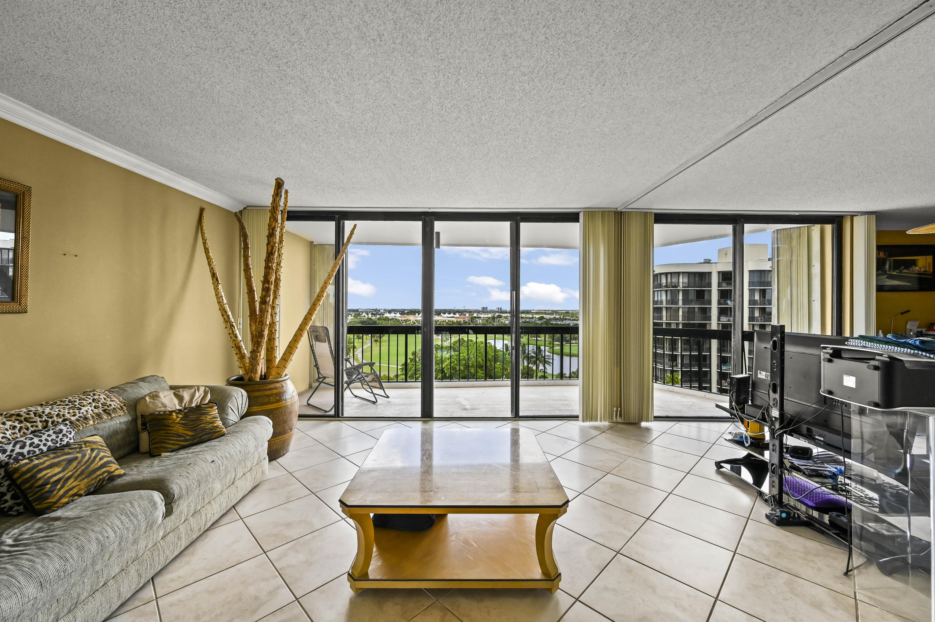 LANDS OF THE PRESIDENT CONDO 7 - Residential