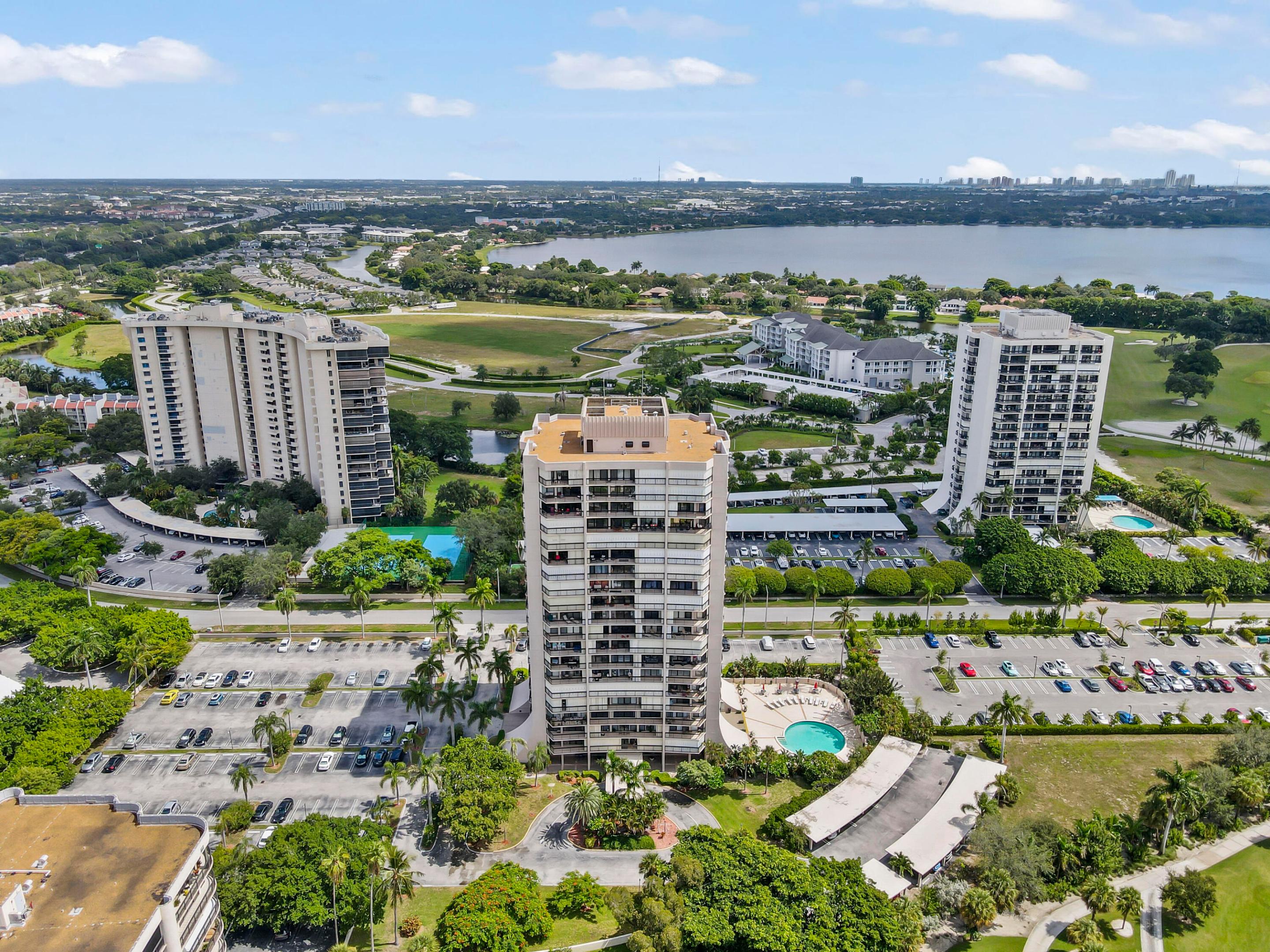 LANDS OF THE PRESIDENT CONDO 7 - Residential