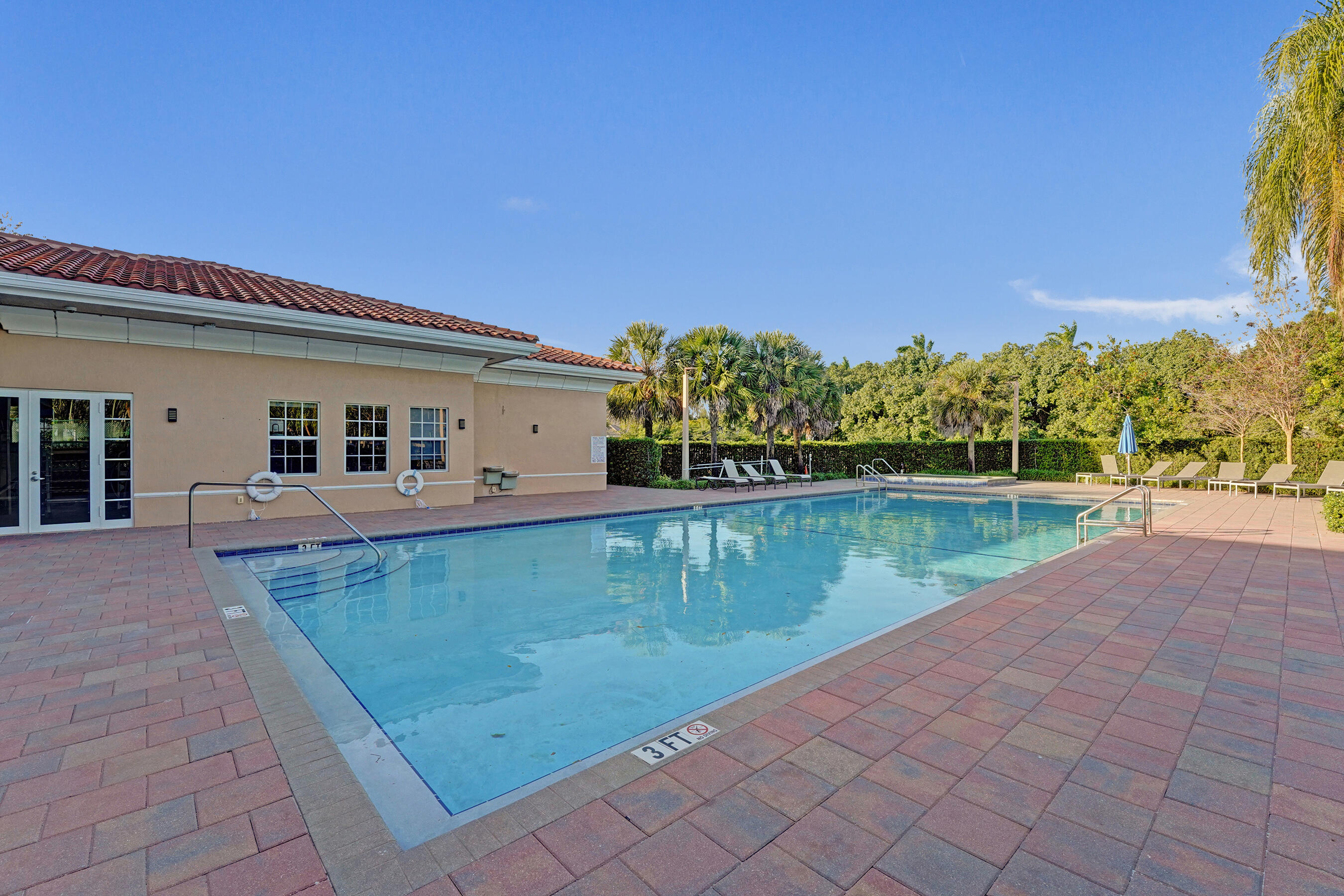 HOLLYWOOD OAKS - Residential