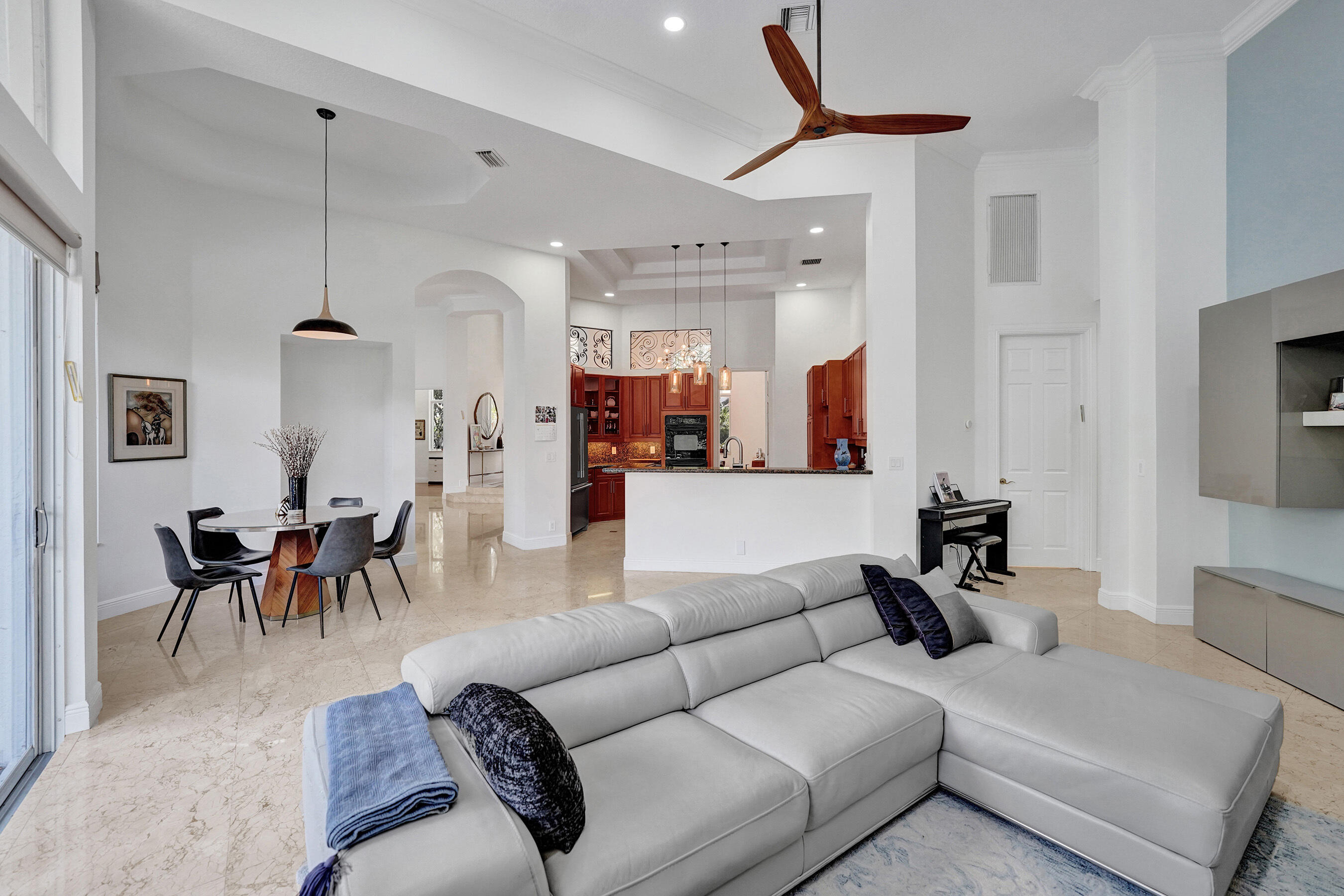 HOLLYWOOD OAKS - Residential