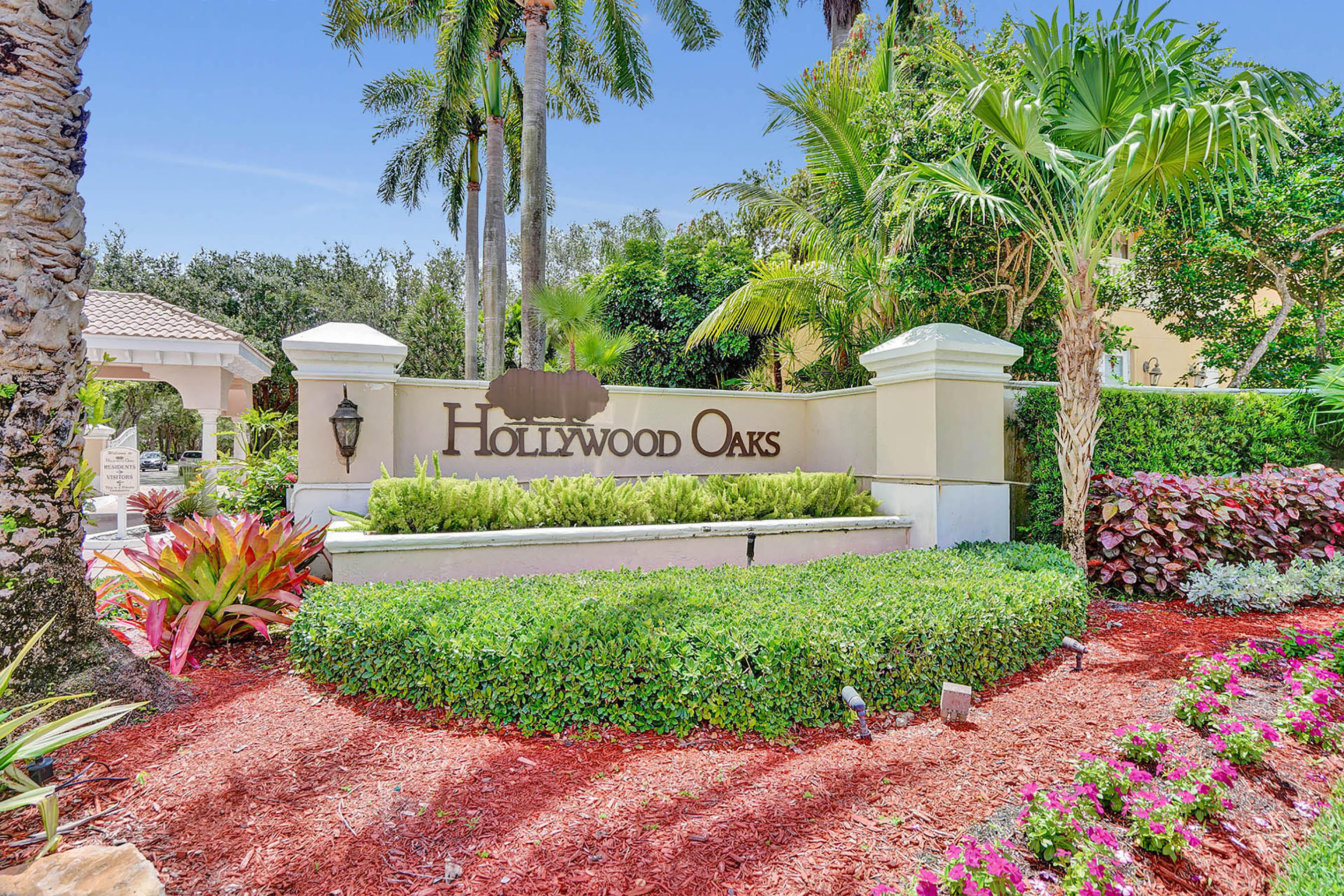 HOLLYWOOD OAKS - Residential