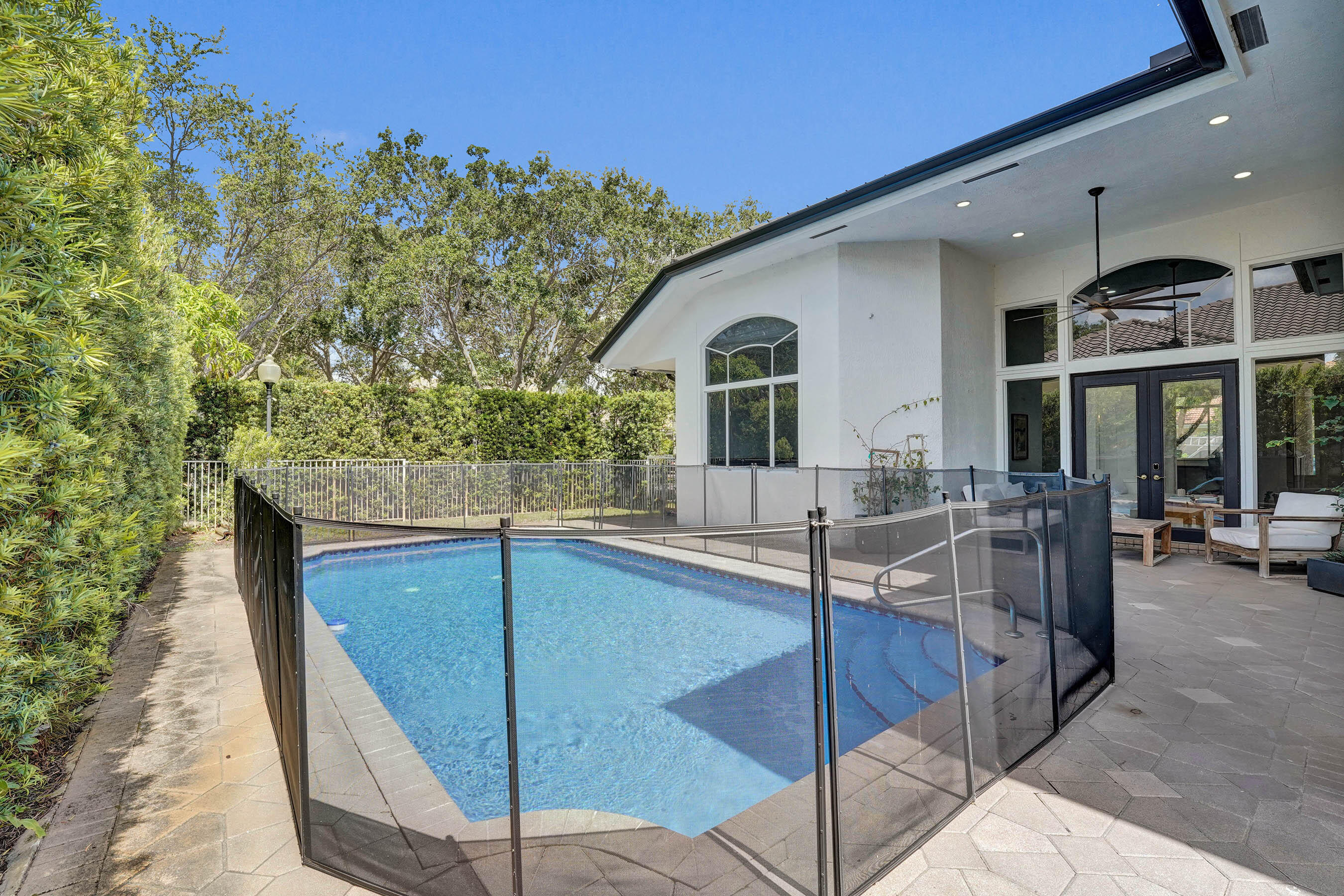 HOLLYWOOD OAKS - Residential