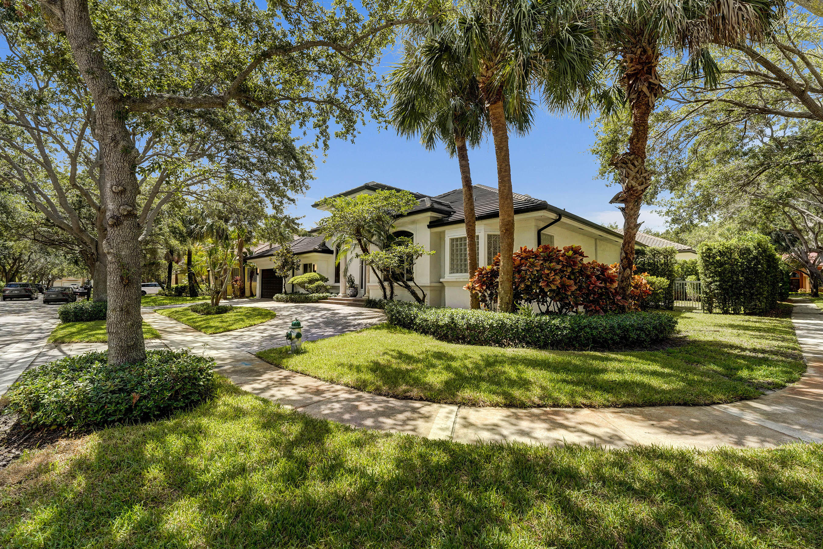 HOLLYWOOD OAKS - Residential