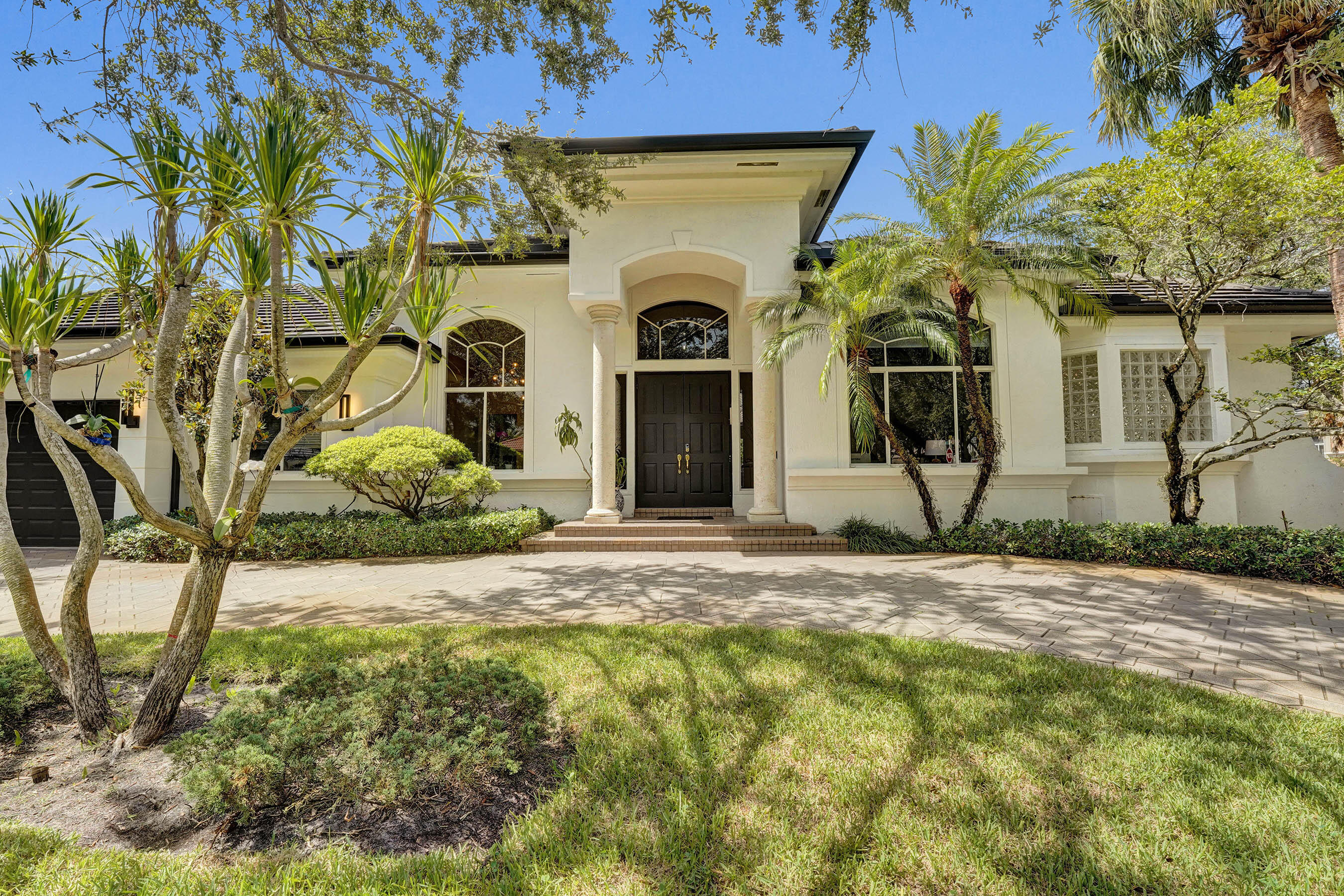 HOLLYWOOD OAKS - Residential