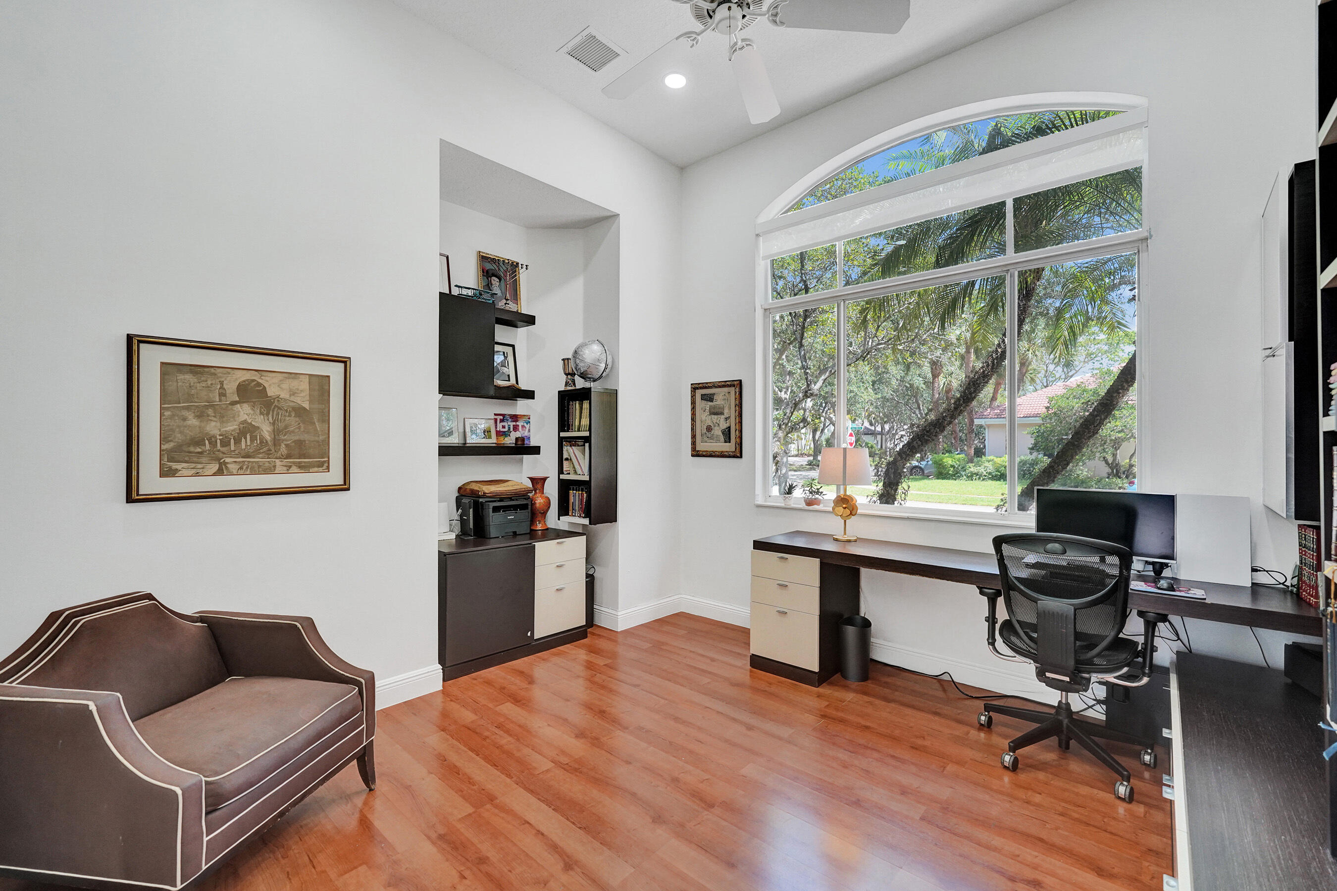 HOLLYWOOD OAKS - Residential