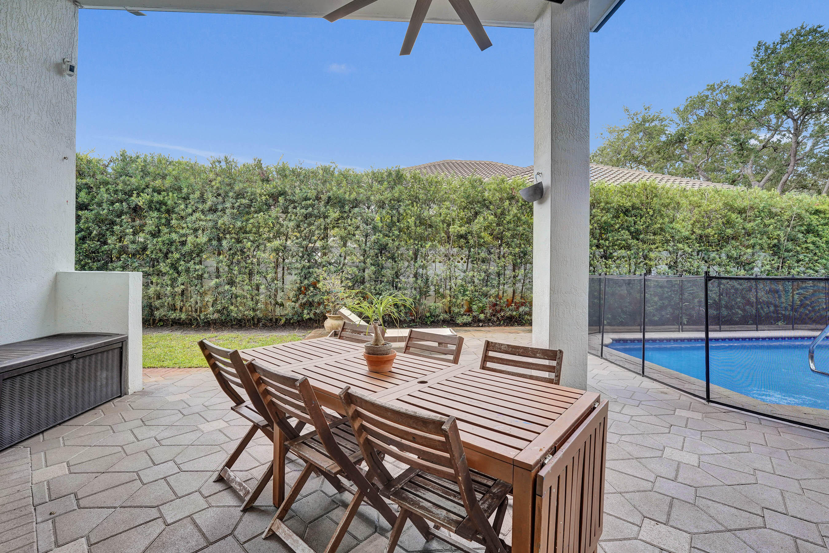 HOLLYWOOD OAKS - Residential