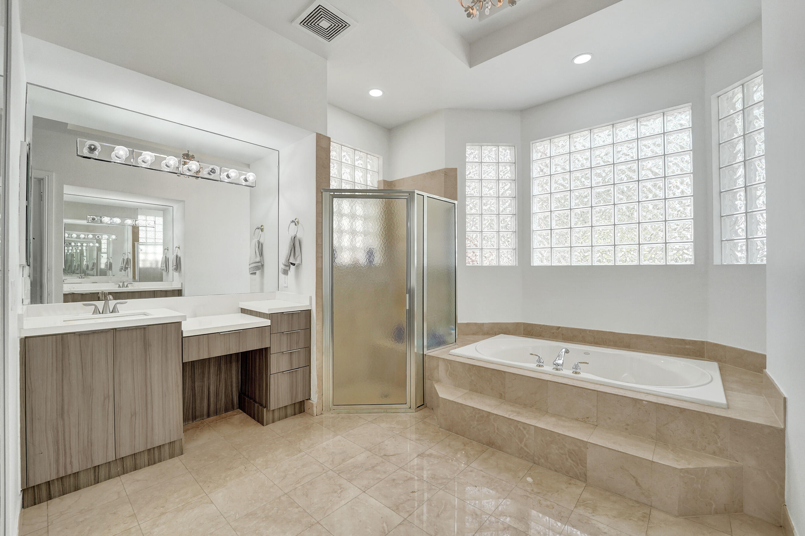HOLLYWOOD OAKS - Residential