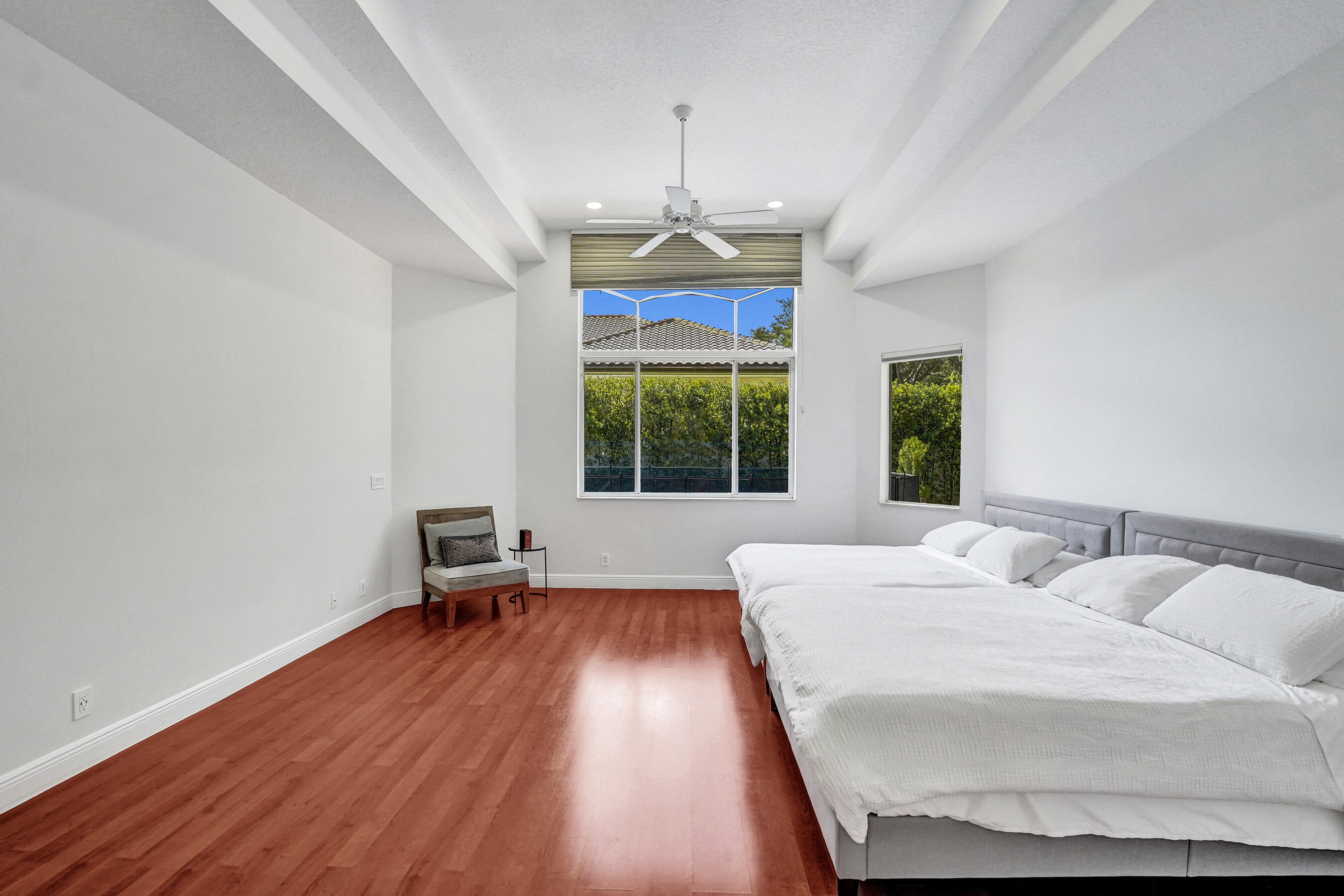 HOLLYWOOD OAKS - Residential
