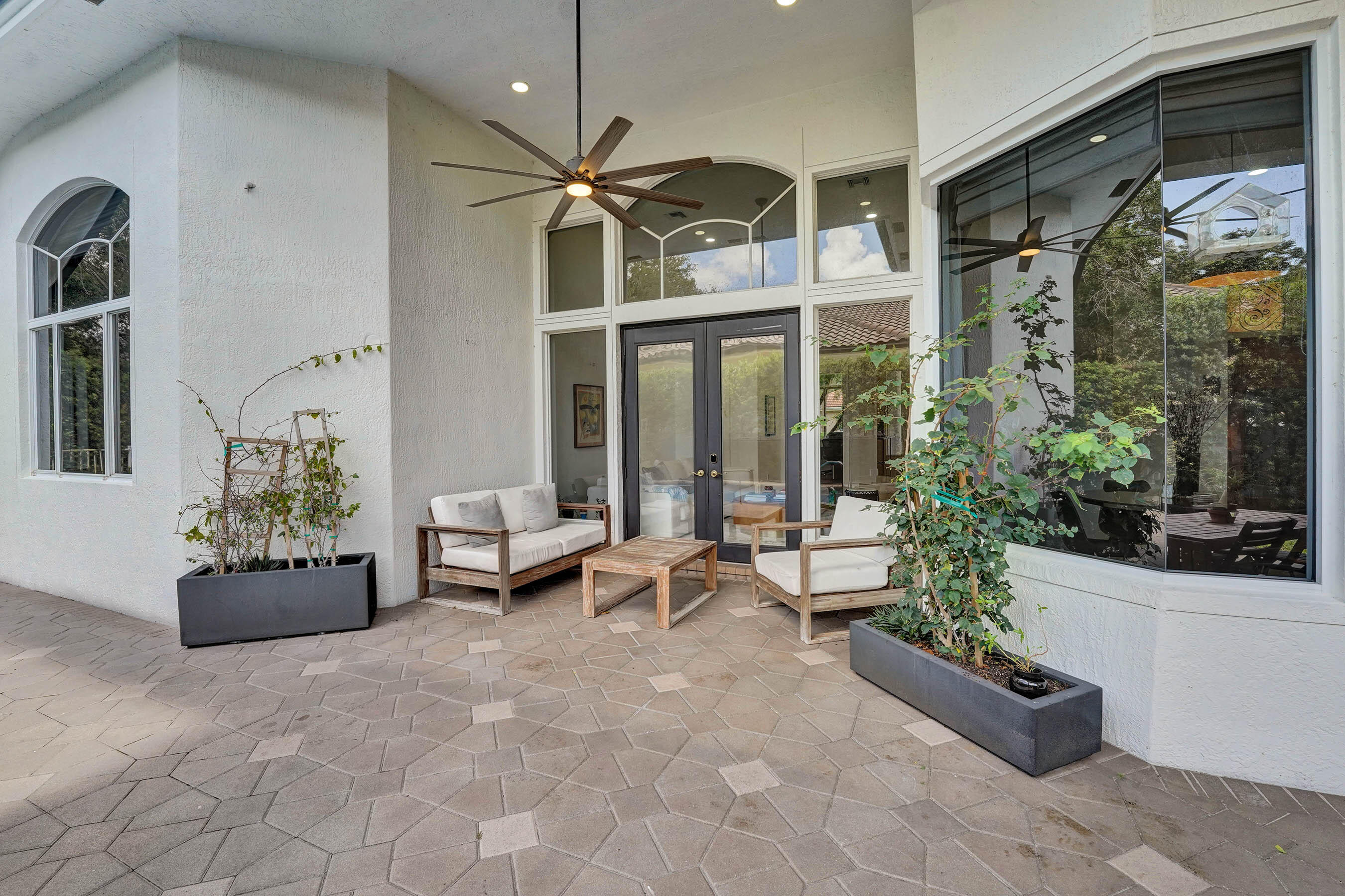 HOLLYWOOD OAKS - Residential