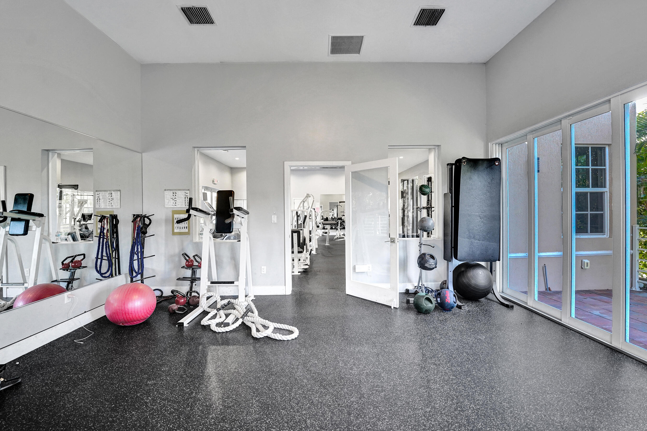 HOLLYWOOD OAKS - Residential