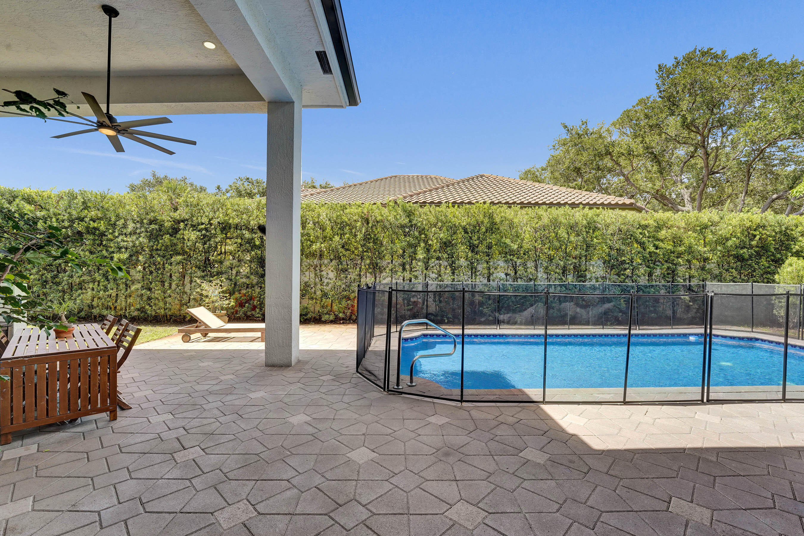 HOLLYWOOD OAKS - Residential