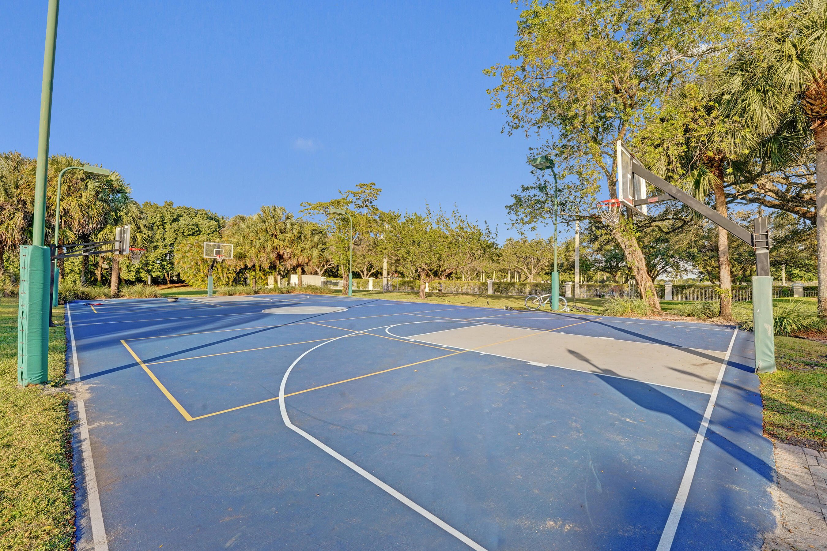 HOLLYWOOD OAKS - Residential