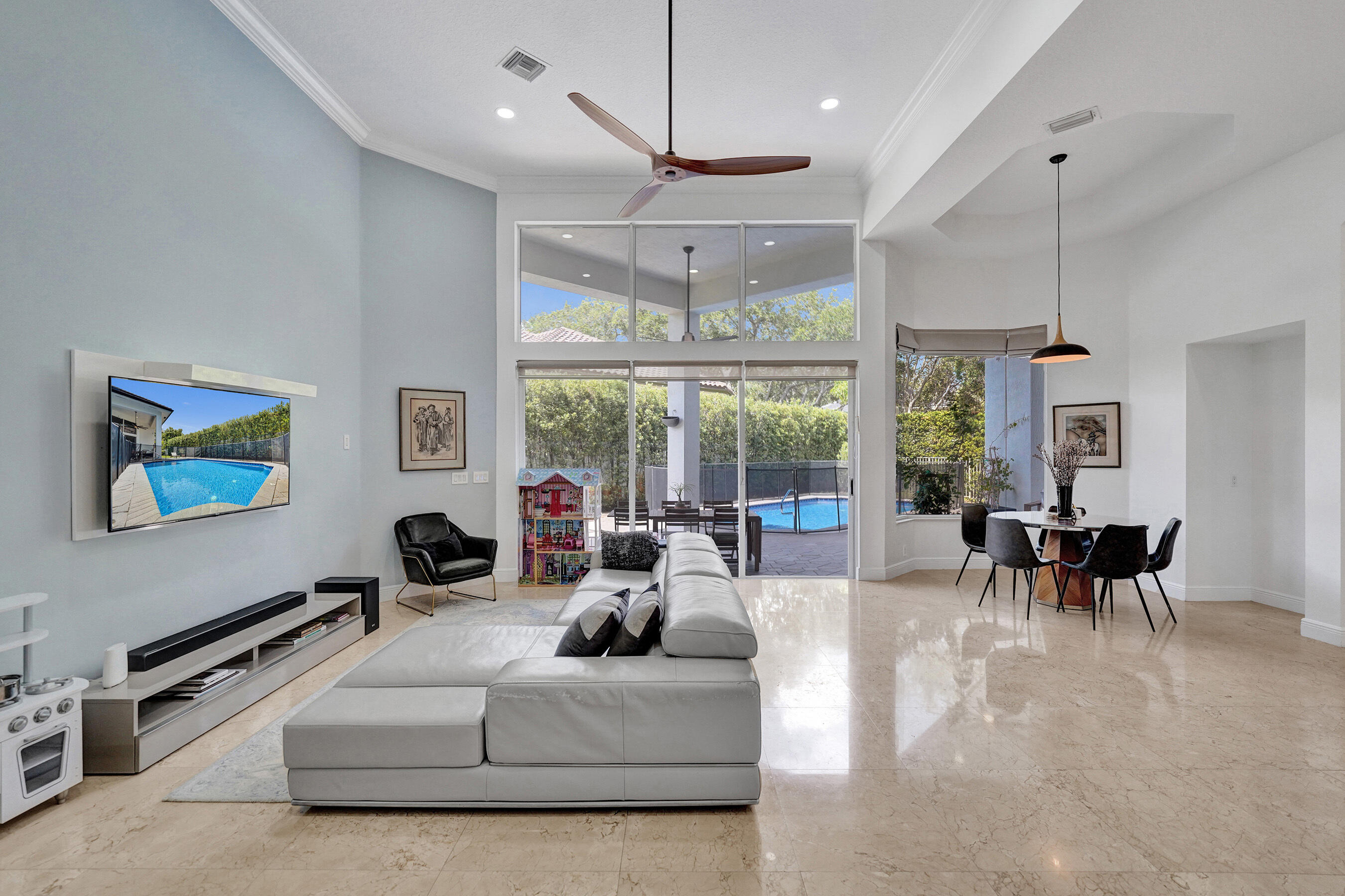 HOLLYWOOD OAKS - Residential