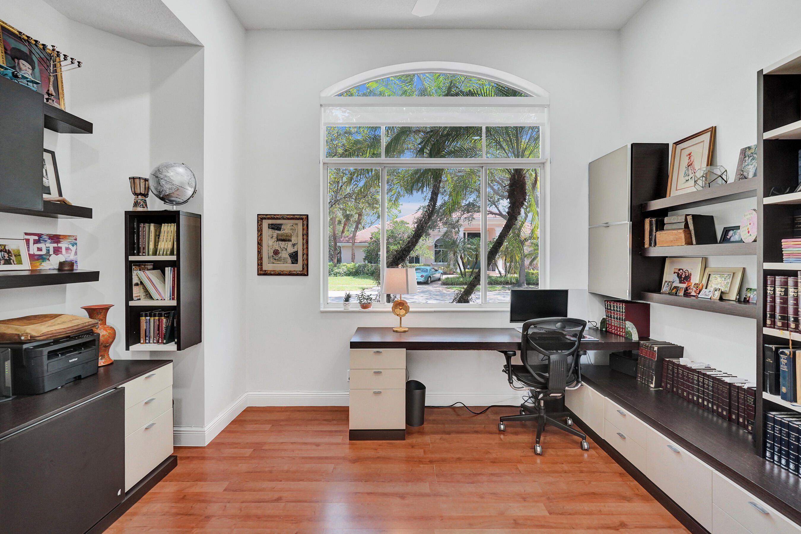 HOLLYWOOD OAKS - Residential