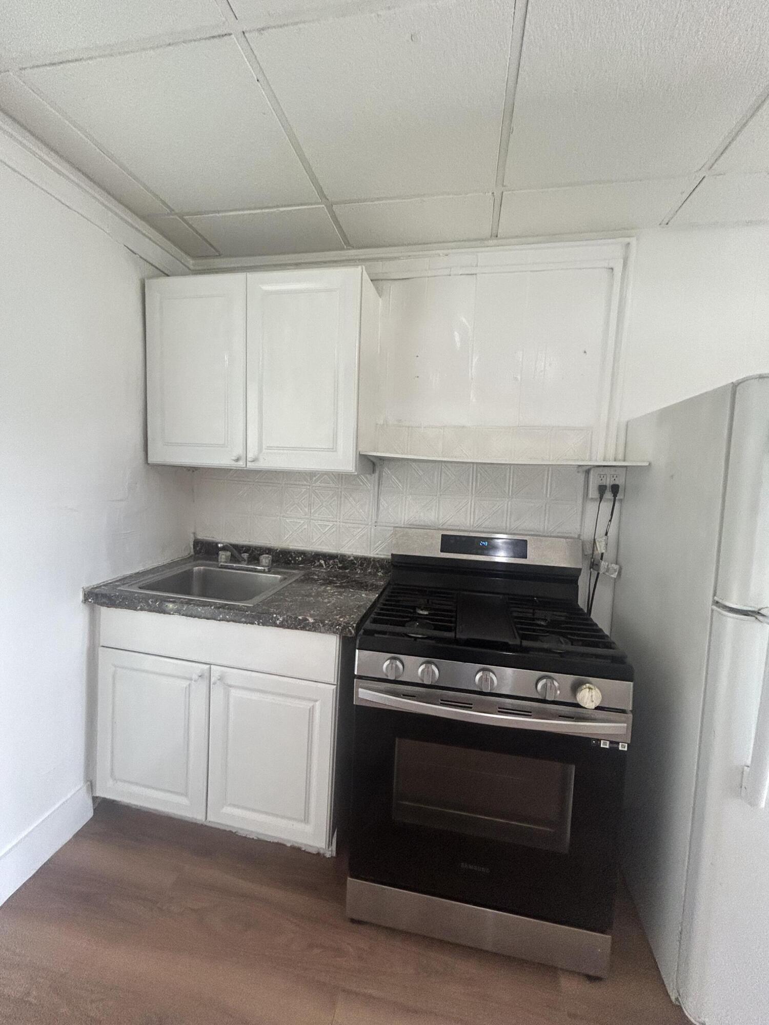 NORTH HOLLYWOOD - Residential Lease