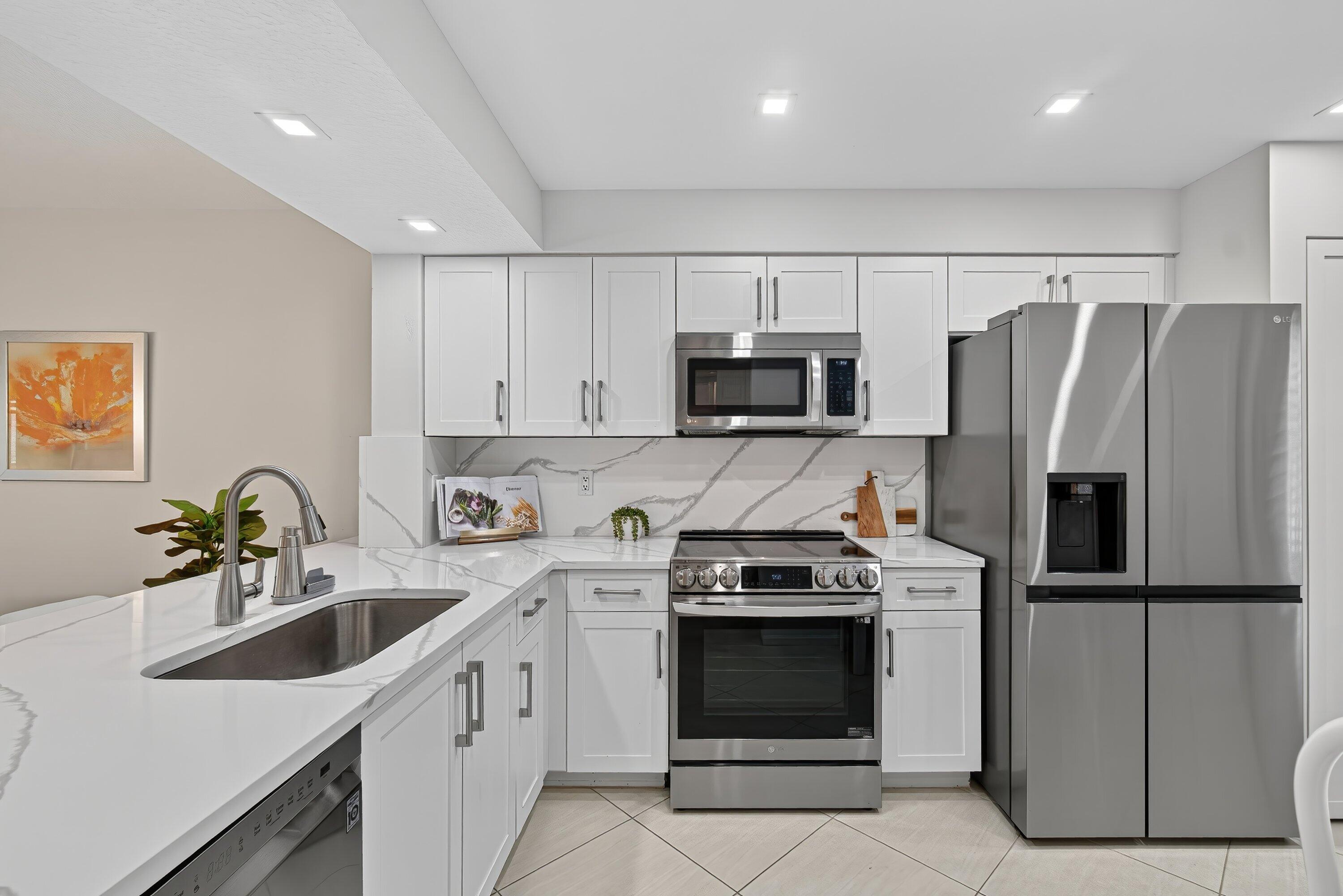 CORAL LAKES - Residential