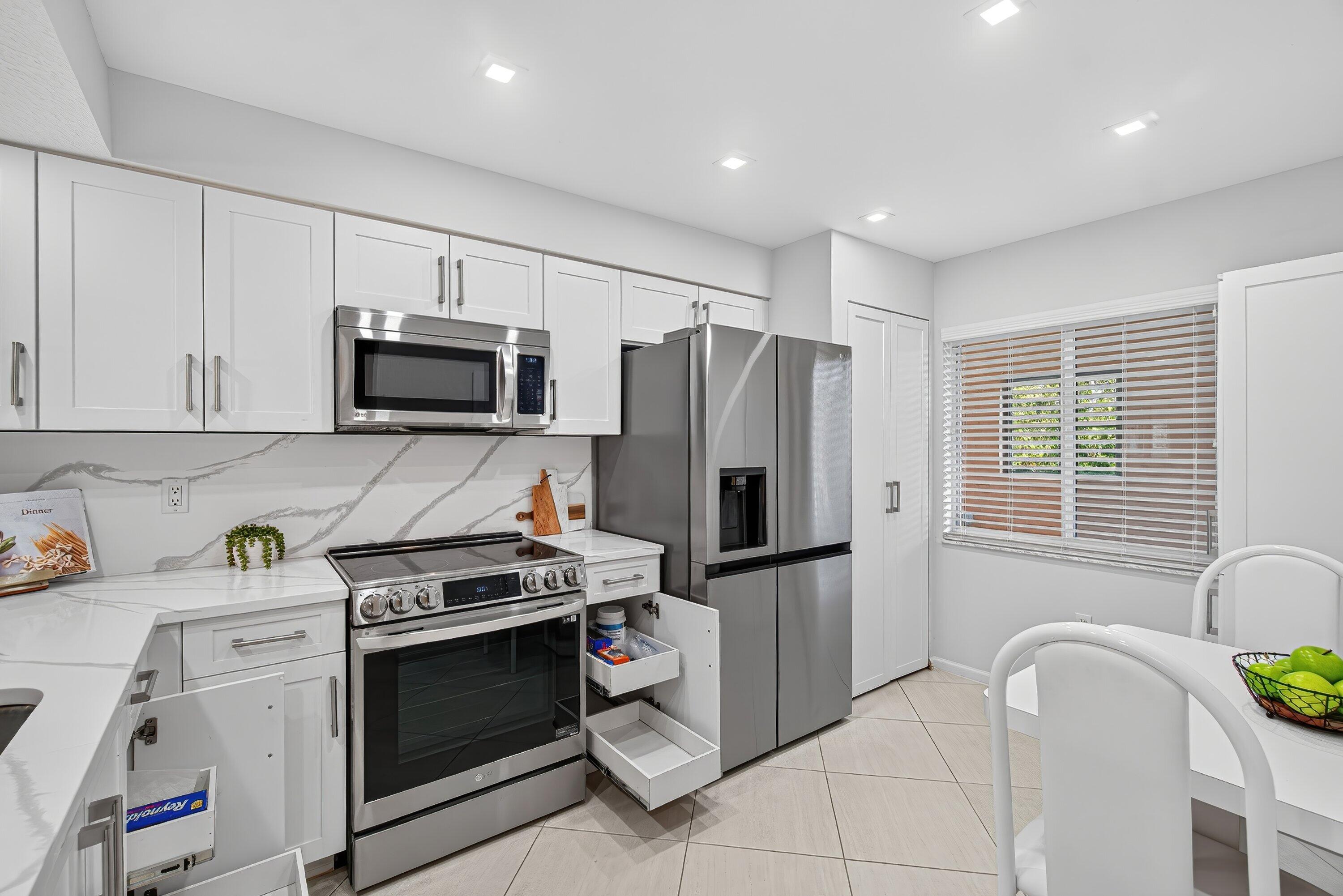 CORAL LAKES - Residential