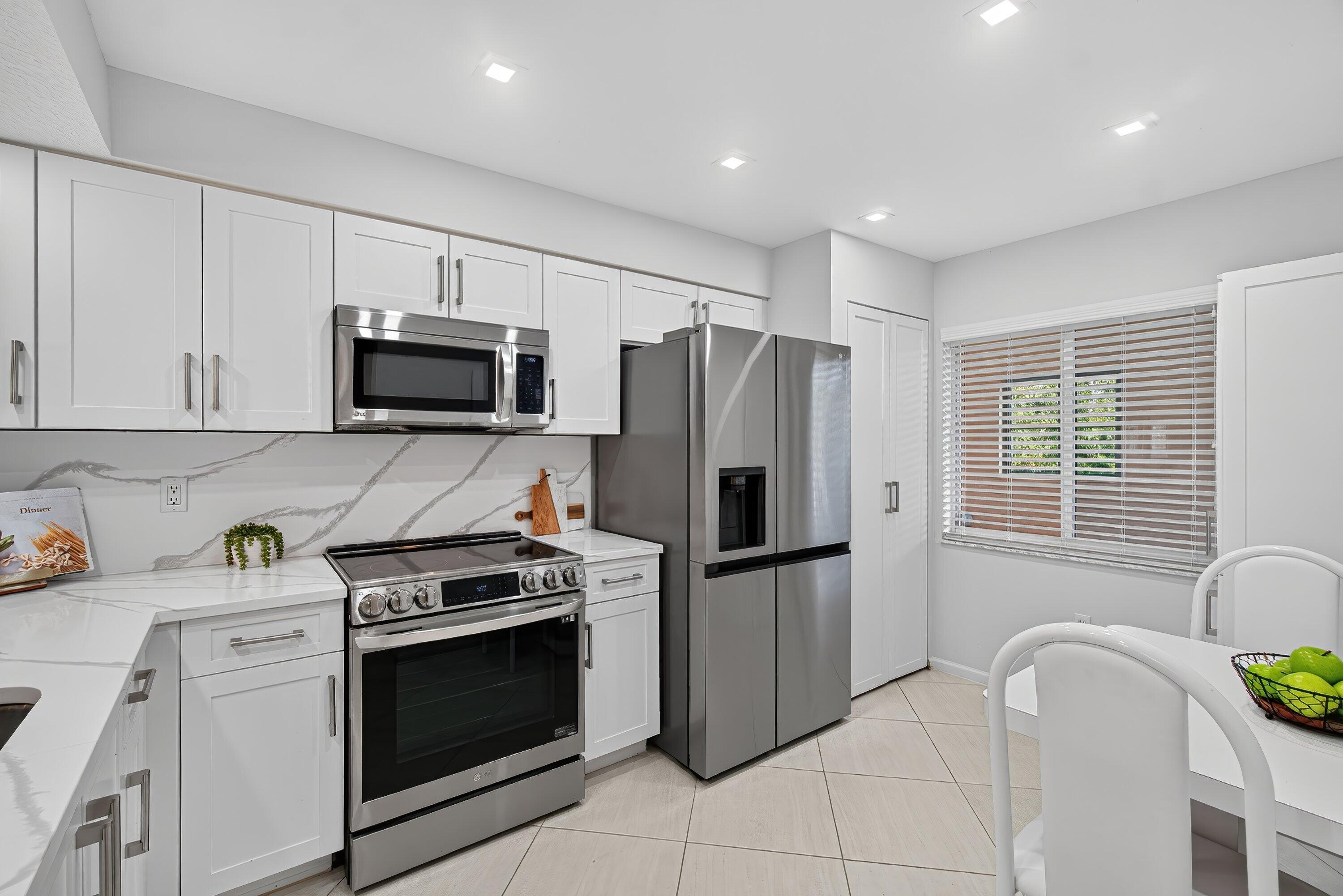 CORAL LAKES - Residential