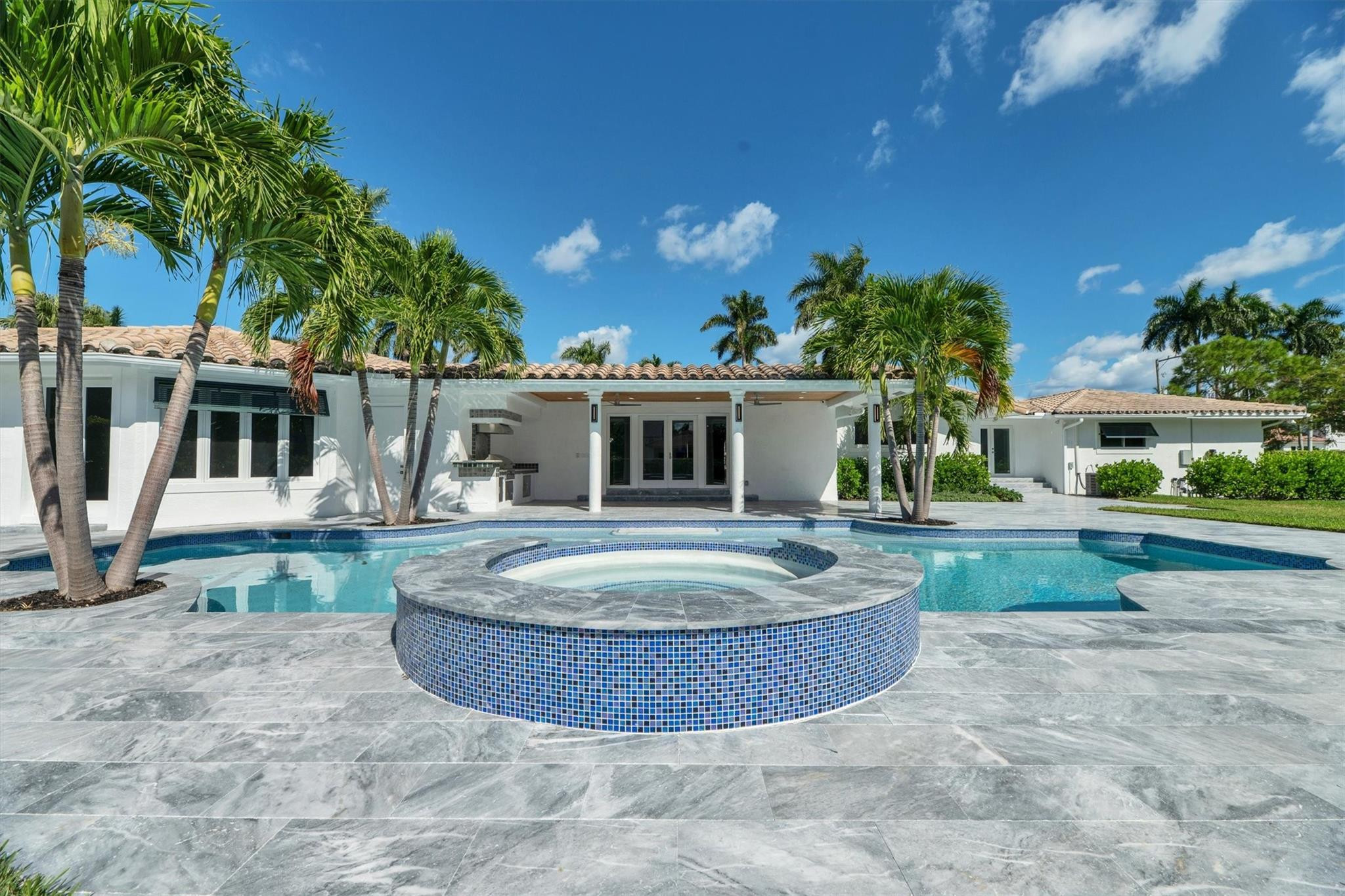 SINGLE LEVEL in Harbor Beach, over 6,900 sf, corner cul-de-sac lot all fenced with 3 motorized gates, complete 7 bedrooms, 7 baths 2 1/2 half baths, BBQ kitchen. Complete  renovation 2025. Oversized heated pool. Private fenced for better security Enjoy what Harbor Beach has to offer 24/7 police surveillance and exclusive membership to a private 300 sf ocean front for homeowners only, Harbor Beach Marina provides ocean access, and the reputation as Fort Lauderdale's most prestigious community . Easy to show, please call S.A