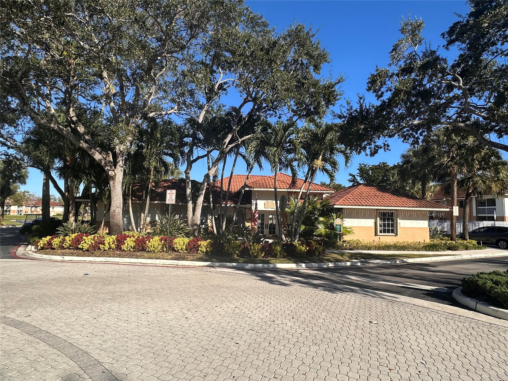 THE COLONNADES - Residential