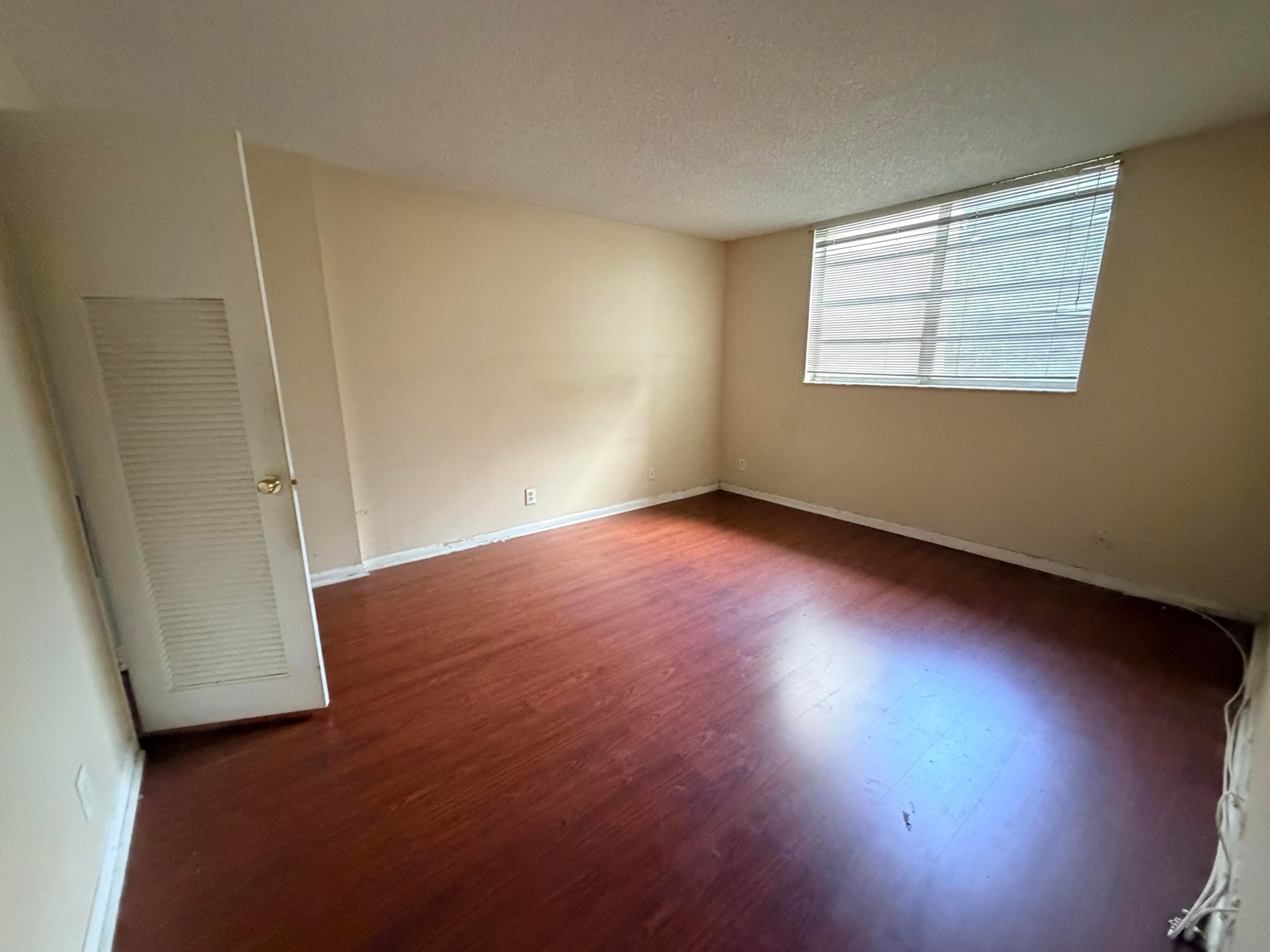 CYPRESS CHASE CONDO NO. 5 - Residential