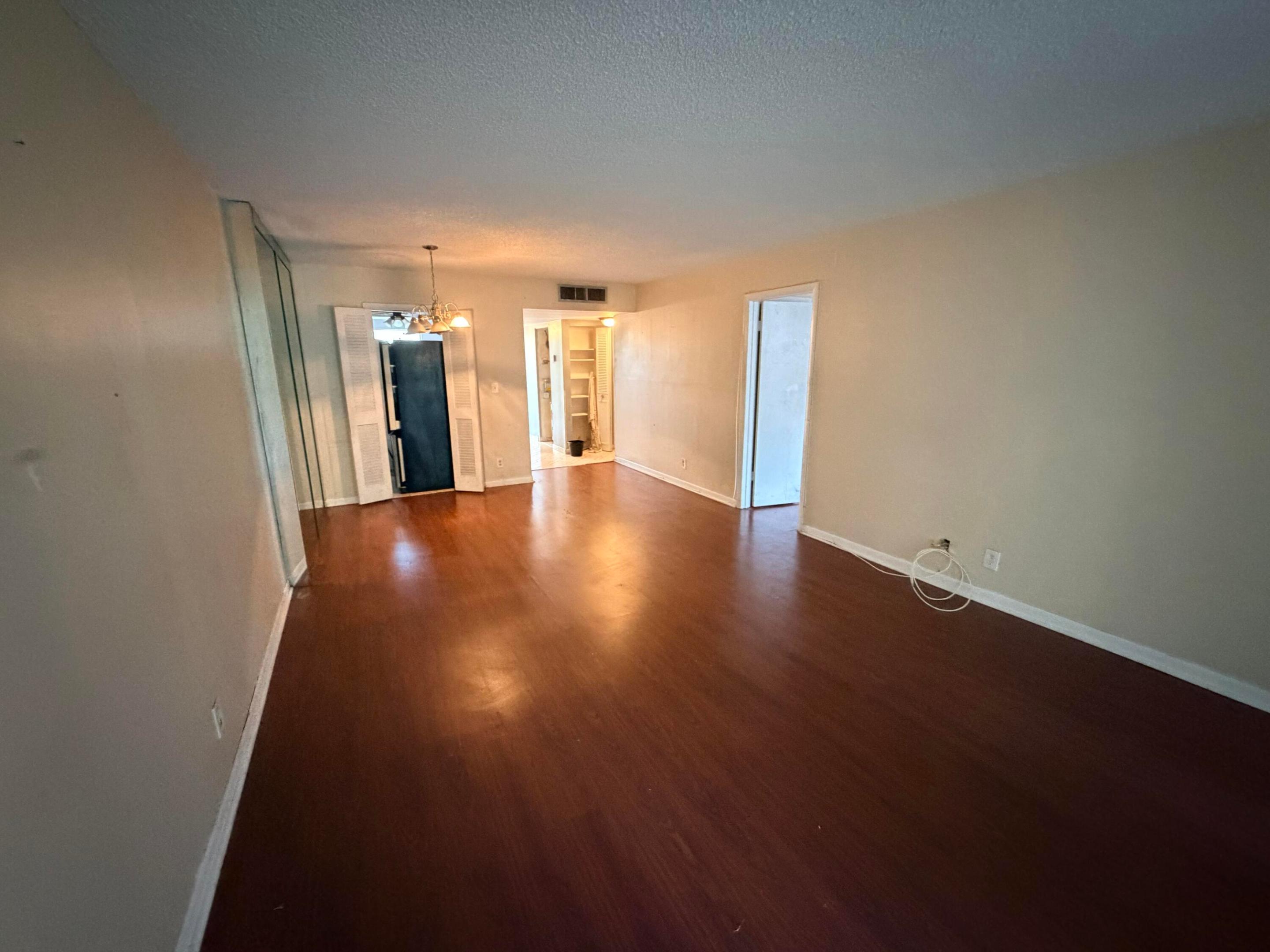 CYPRESS CHASE CONDO NO. 5 - Residential